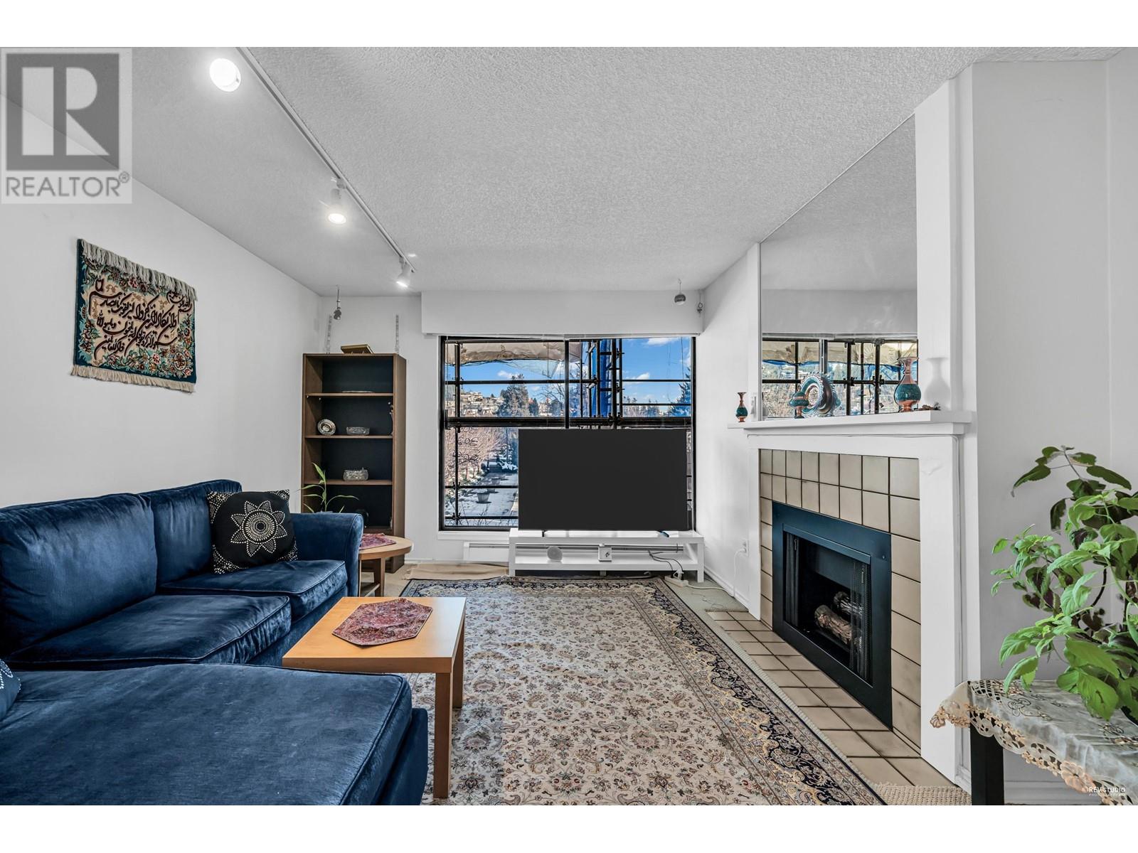 301 1340 Duchess Avenue, West Vancouver, British Columbia  V7T 1H6 - Photo 3 - R2967204