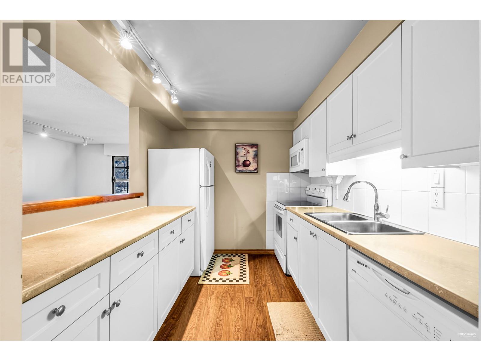 301 1340 Duchess Avenue, West Vancouver, British Columbia  V7T 1H6 - Photo 11 - R2967204