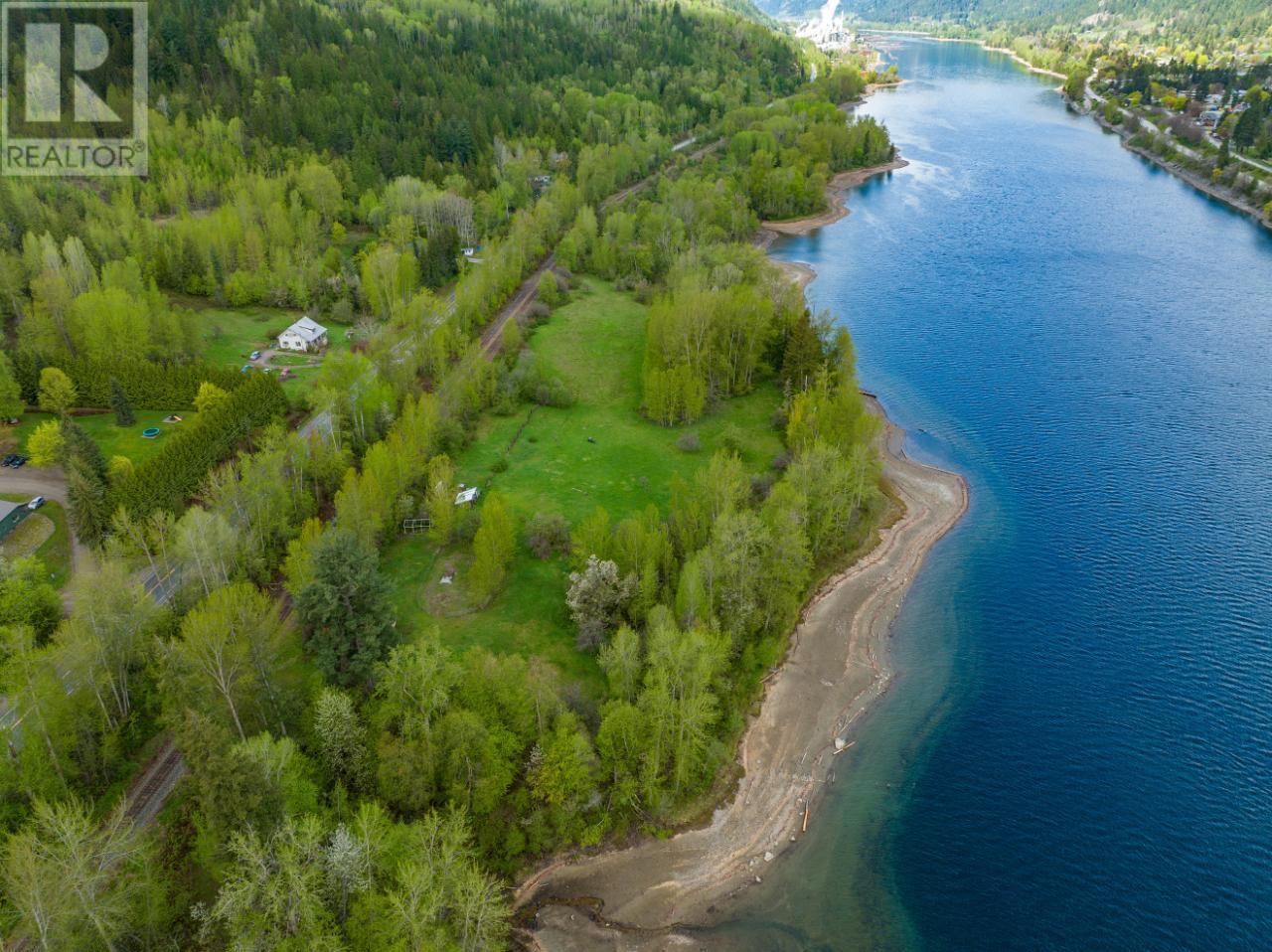1601 Arrow Lakes Drive, Castlegar, British Columbia  V1N 3N3 - Photo 1 - 10336525