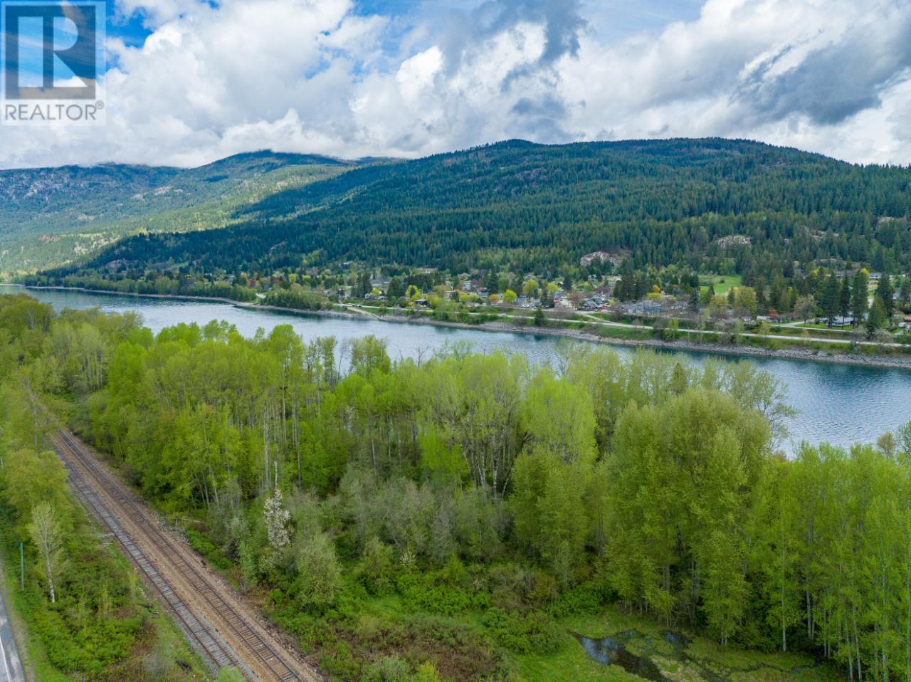 1601 Arrow Lakes Drive, Castlegar, British Columbia  V1N 3N3 - Photo 10 - 10336525