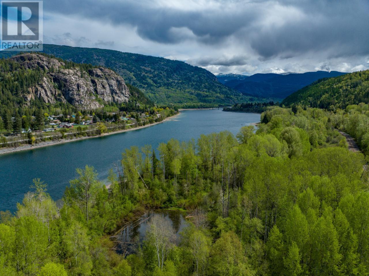 1601 Arrow Lakes Drive, Castlegar, British Columbia  V1N 3N3 - Photo 27 - 10336525
