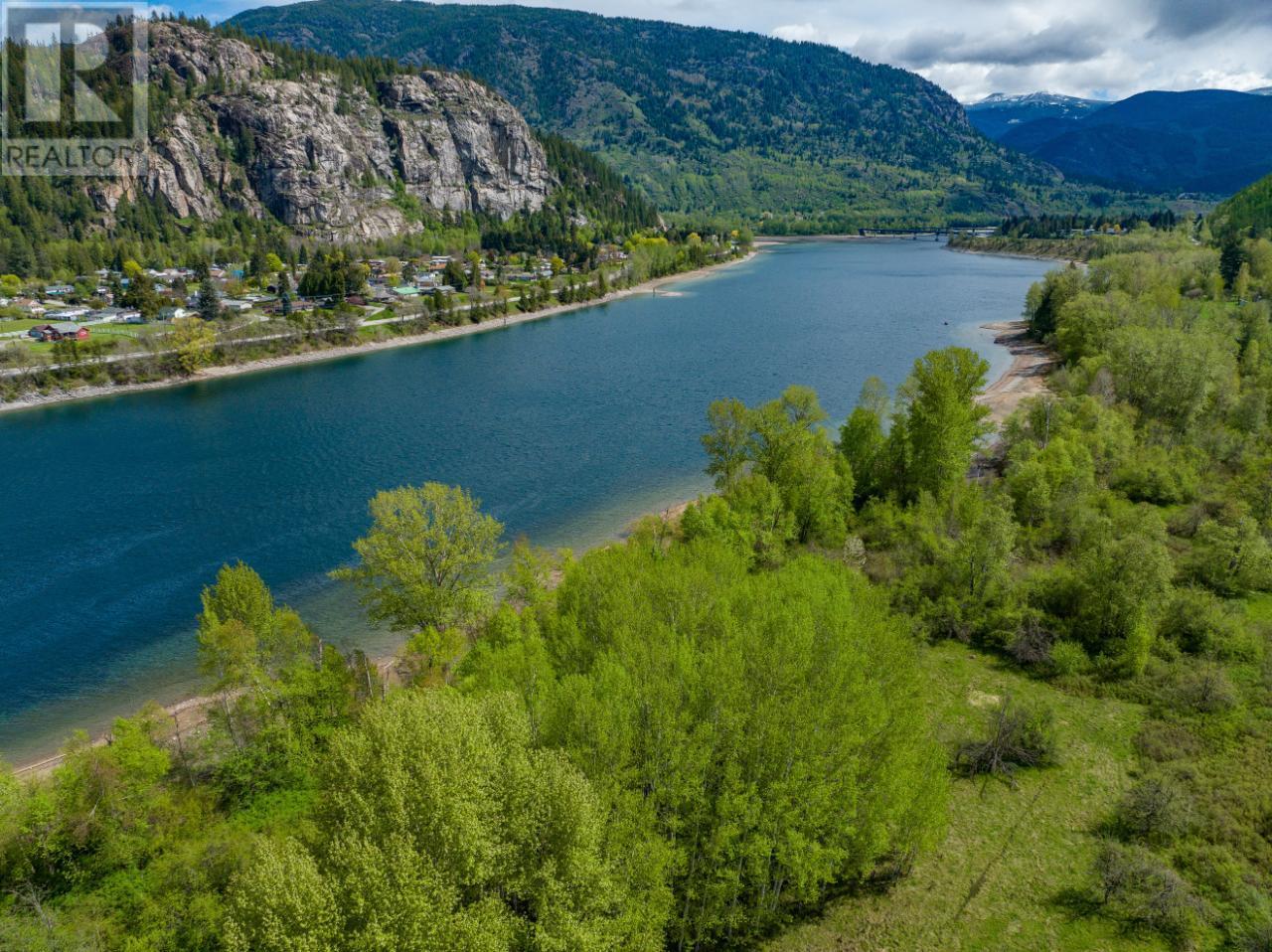1601 Arrow Lakes Drive, Castlegar, British Columbia  V1N 3N3 - Photo 6 - 10336525