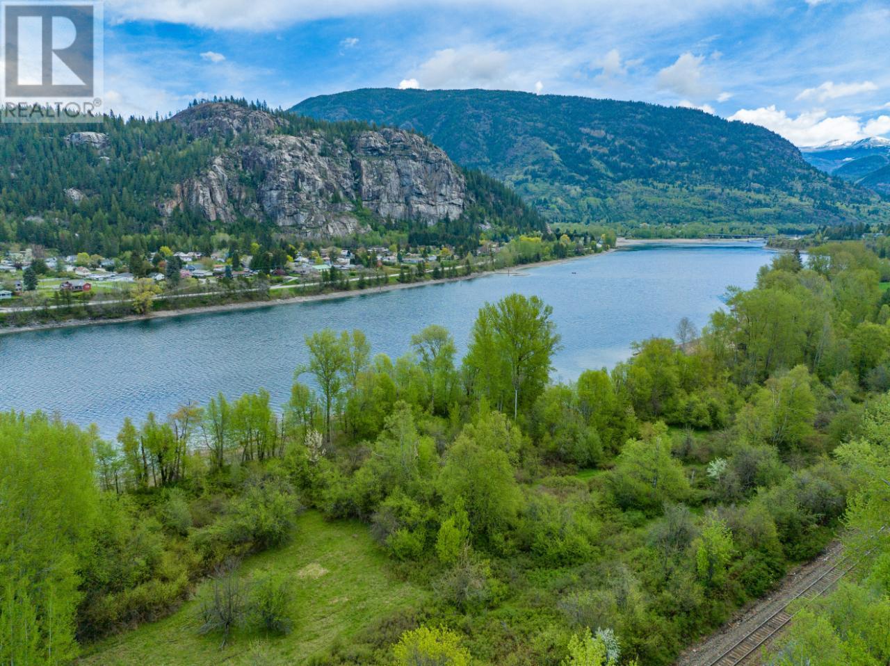 1601 Arrow Lakes Drive, Castlegar, British Columbia  V1N 3N3 - Photo 8 - 10336525