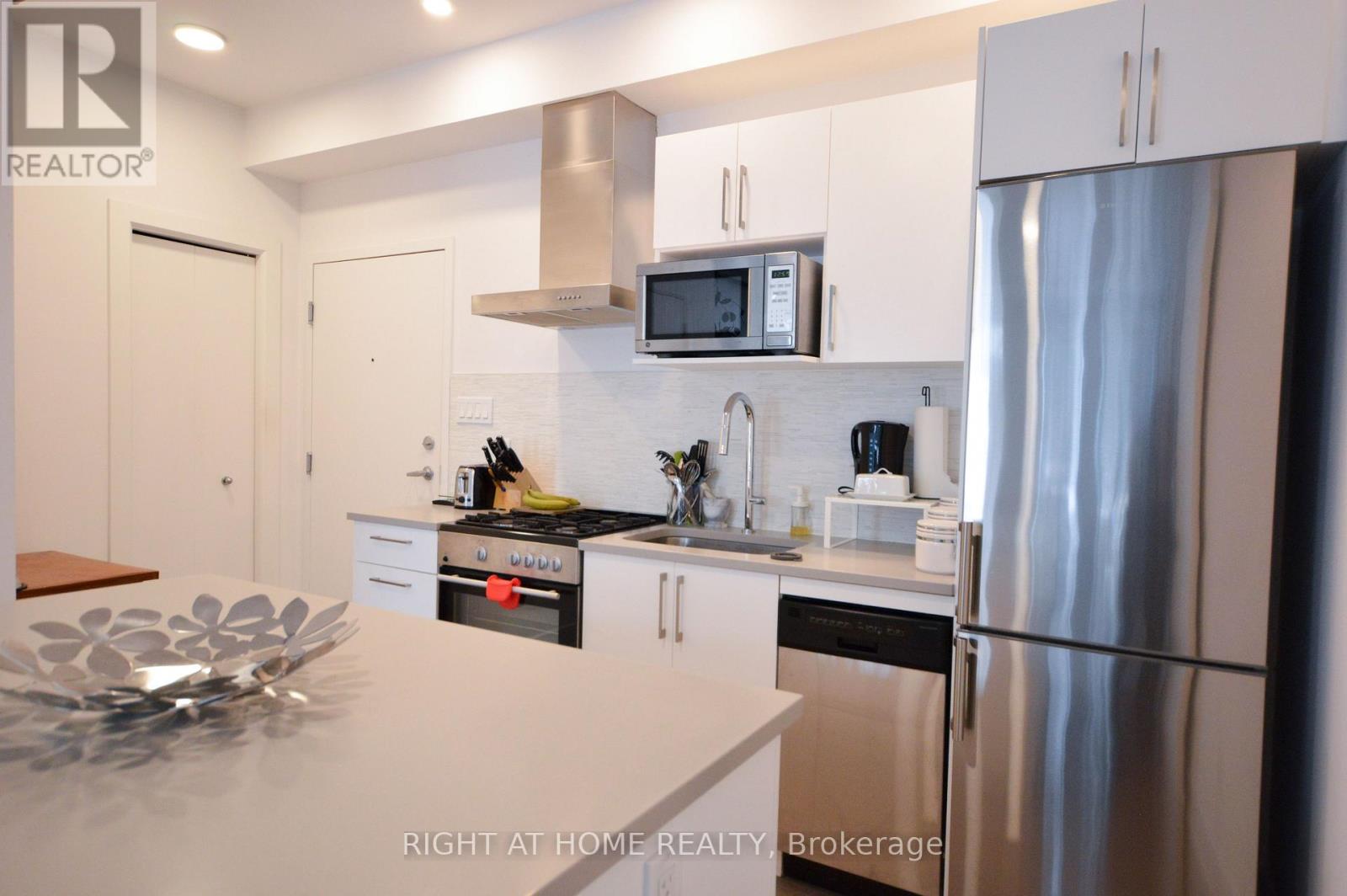 Property at 203 - 150 GREENFIELD AVENUE image 5