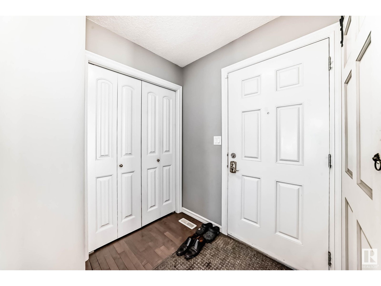Property at 1839 32 ST NW image 3