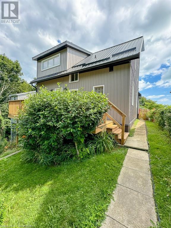 Property at 354 ERIE Street image 3