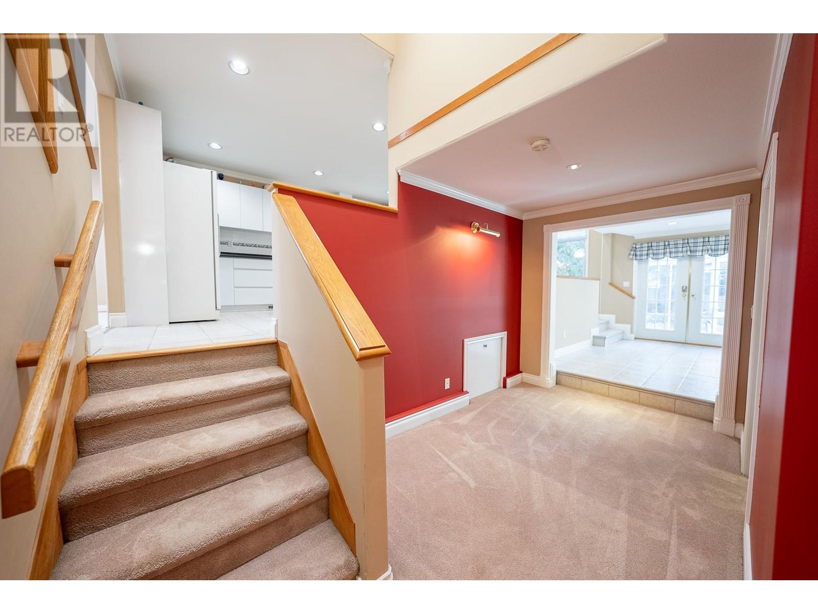 Listing Picture 2 of 26 : 8340 LUNEN ROAD, Richmond / 烈治文 - 魯藝地產 Yvonne Lu Group - MLS Medallion Club Member