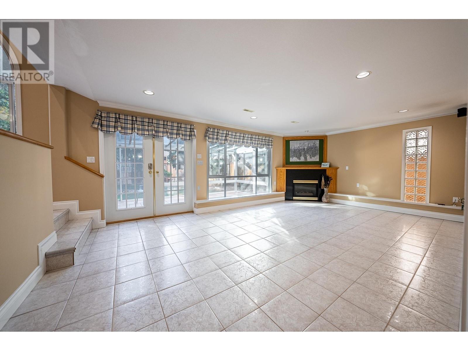Listing Picture 10 of 26 : 8340 LUNEN ROAD, Richmond / 烈治文 - 魯藝地產 Yvonne Lu Group - MLS Medallion Club Member