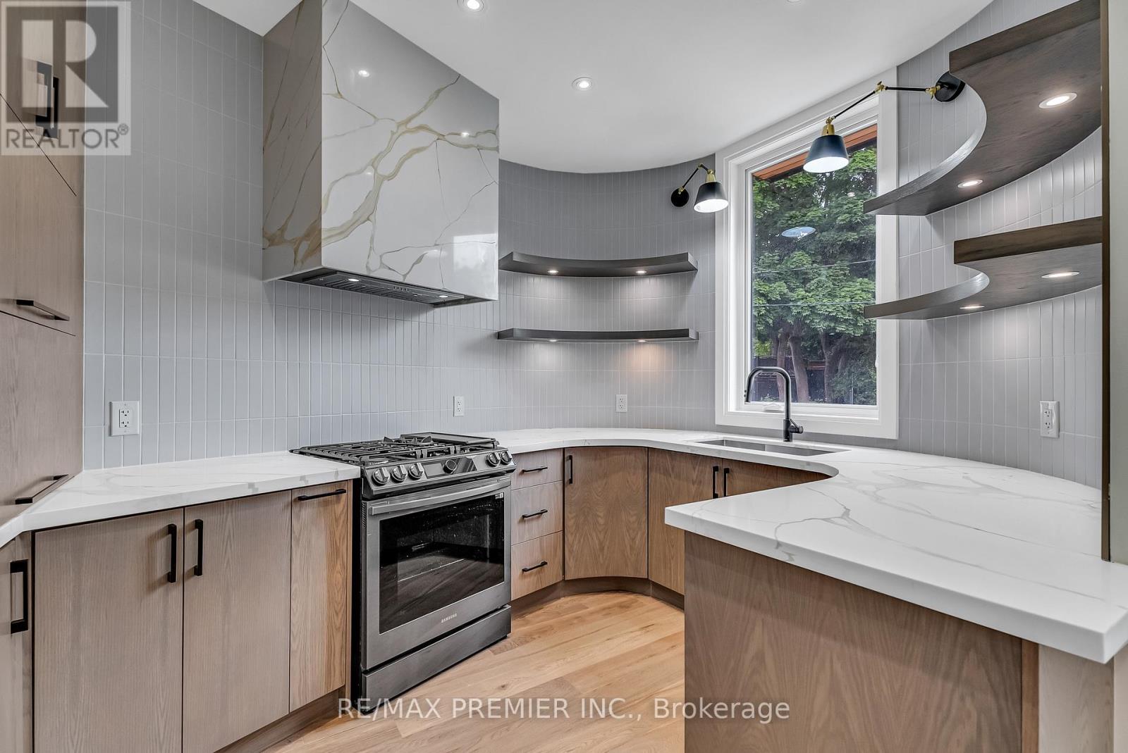 5 Wadsworth Boulevard, Toronto, Ontario  M9N 2G3 - Photo 11 - W11987333