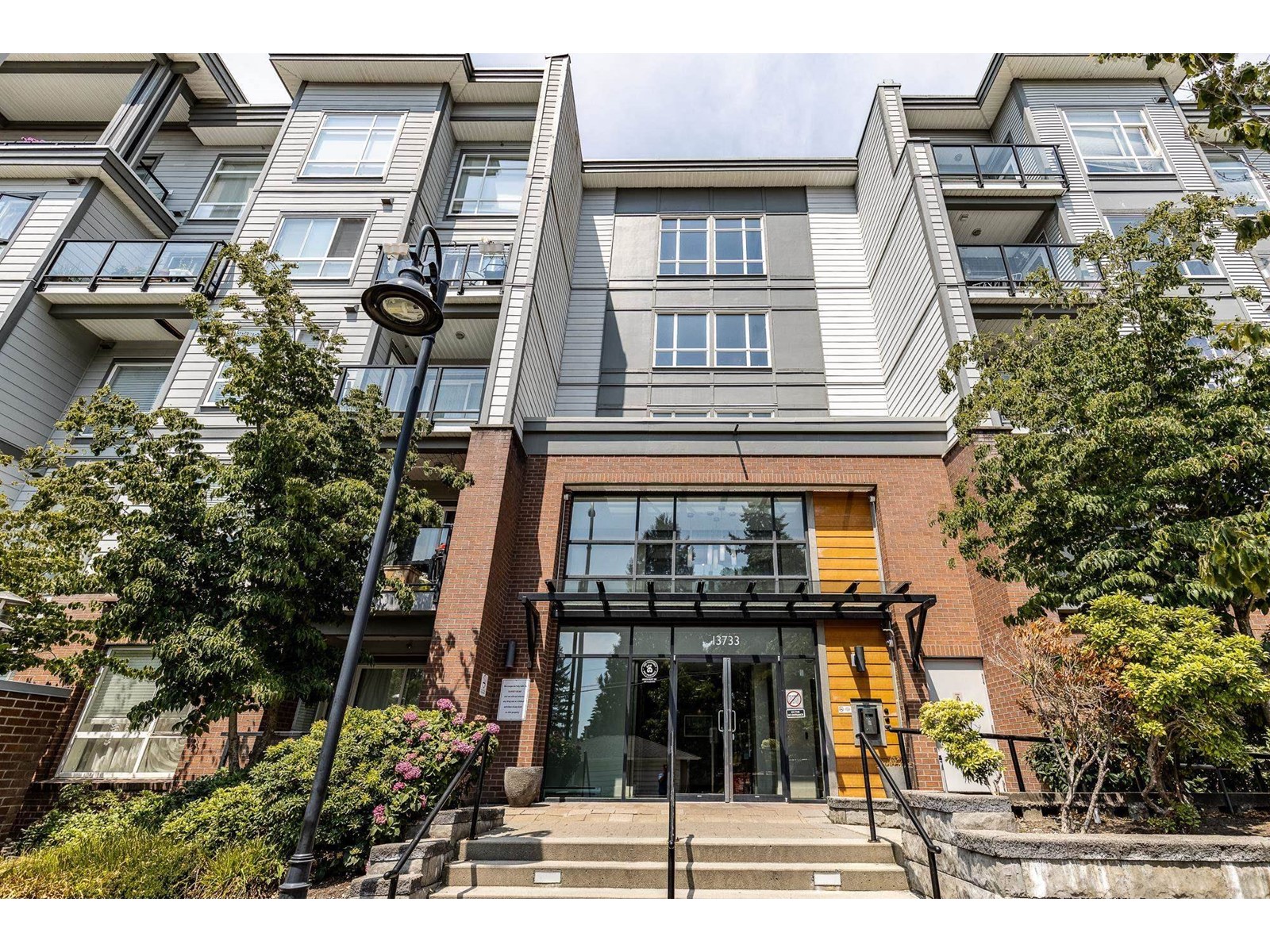 206 13733 107a Avenue, Surrey, British Columbia  V3T 0B7 - Photo 2 - R2967228