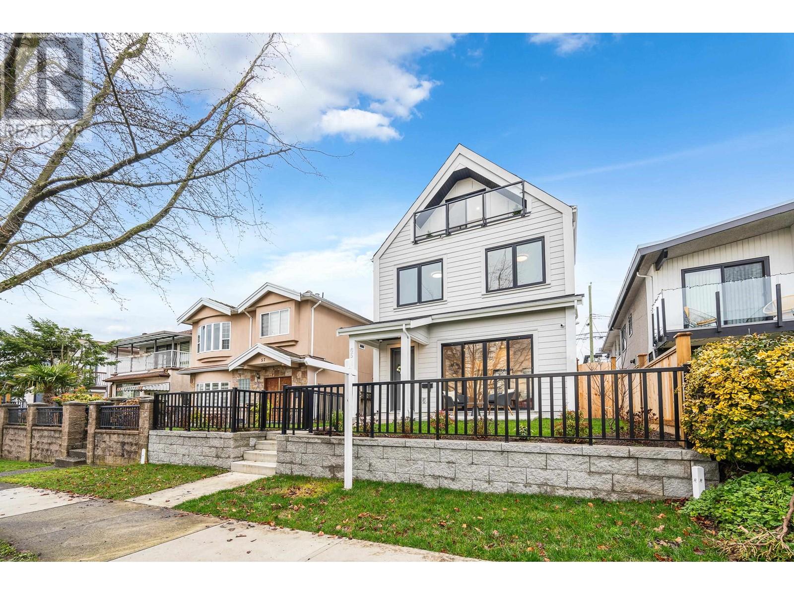 Listing Picture 2 of 33 : 1 65 E 58TH AVENUE, Vancouver / 溫哥華 - 魯藝地產 Yvonne Lu Group - MLS Medallion Club Member