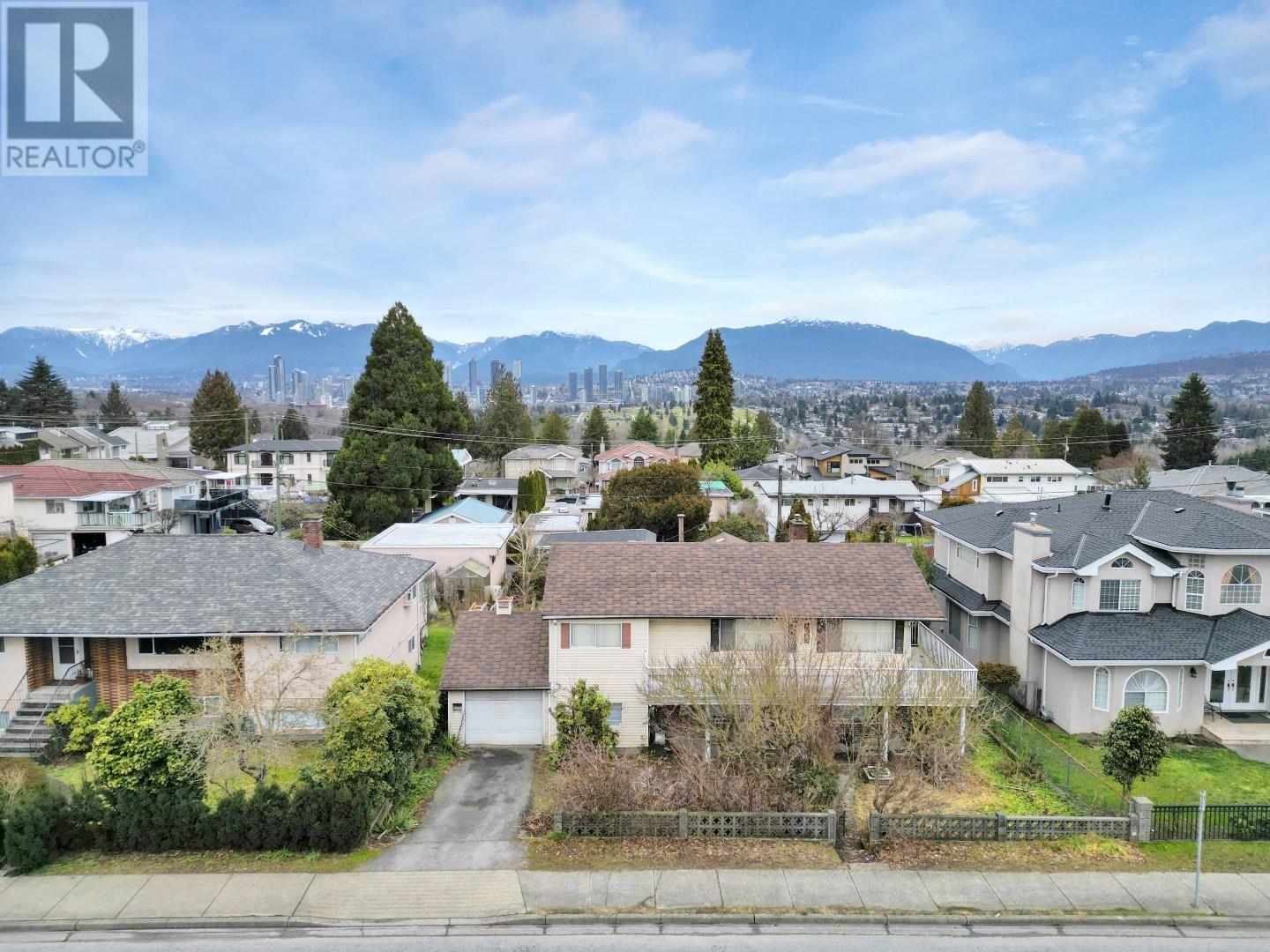 Listing Picture 2 of 5 : 4969 DOVER STREET, Burnaby / 本拿比 - 魯藝地產 Yvonne Lu Group - MLS Medallion Club Member