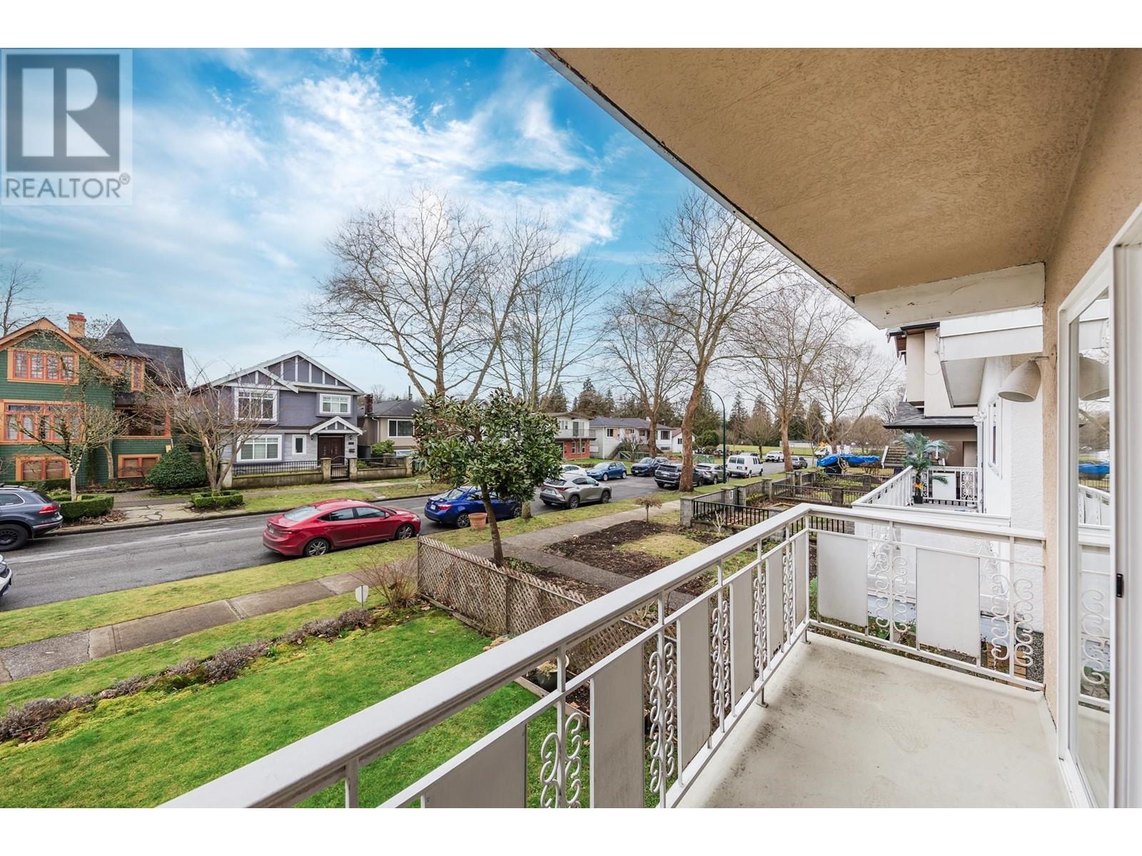 Listing Picture 16 of 35 : 3047 E 19TH AVENUE, Vancouver / 溫哥華 - 魯藝地產 Yvonne Lu Group - MLS Medallion Club Member