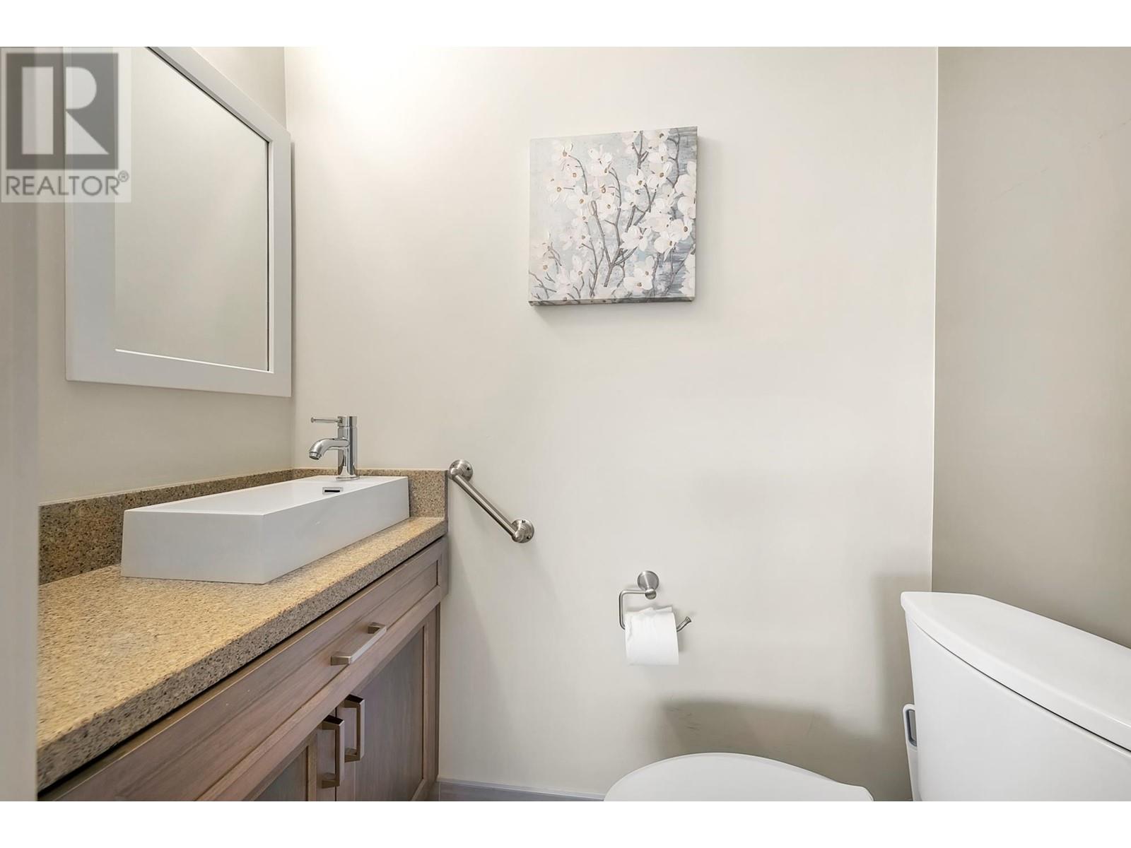 Listing Picture 19 of 35 : 3047 E 19TH AVENUE, Vancouver / 溫哥華 - 魯藝地產 Yvonne Lu Group - MLS Medallion Club Member