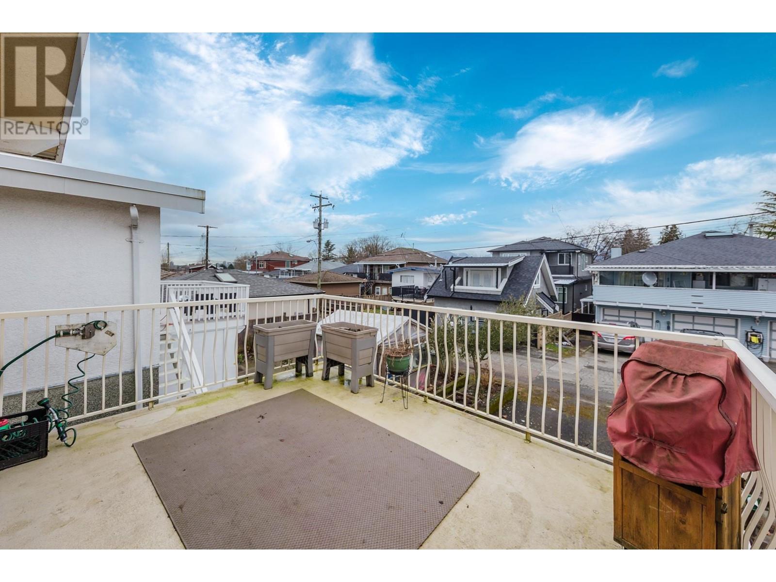 Listing Picture 23 of 35 : 3047 E 19TH AVENUE, Vancouver / 溫哥華 - 魯藝地產 Yvonne Lu Group - MLS Medallion Club Member