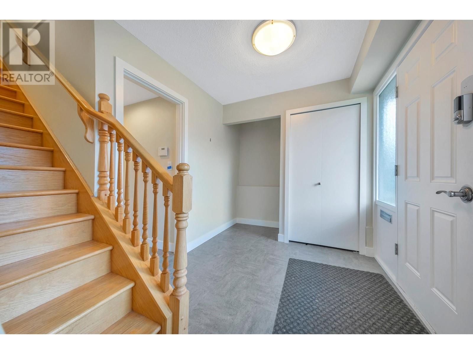 Listing Picture 24 of 35 : 3047 E 19TH AVENUE, Vancouver / 溫哥華 - 魯藝地產 Yvonne Lu Group - MLS Medallion Club Member