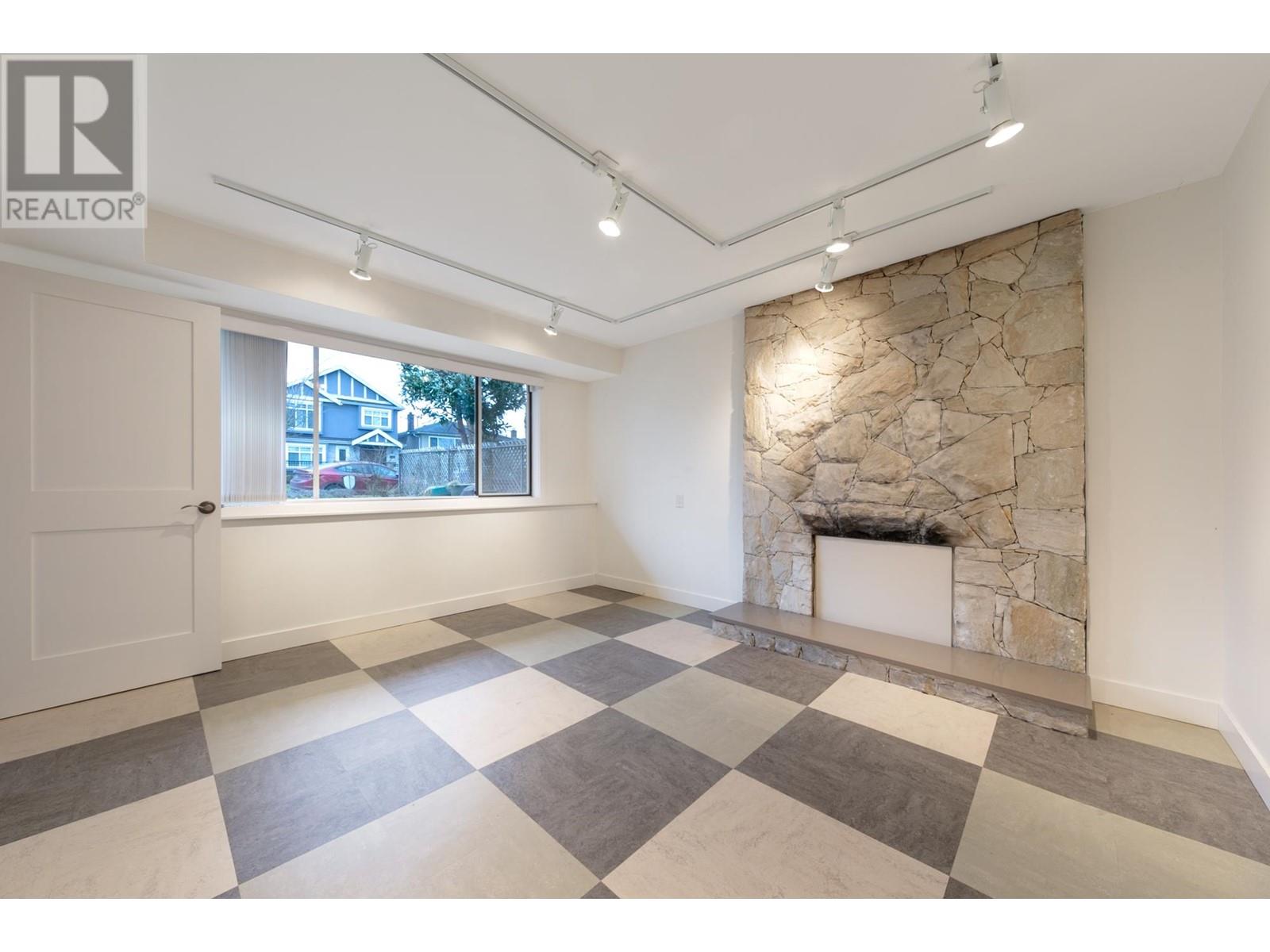 Listing Picture 25 of 35 : 3047 E 19TH AVENUE, Vancouver / 溫哥華 - 魯藝地產 Yvonne Lu Group - MLS Medallion Club Member