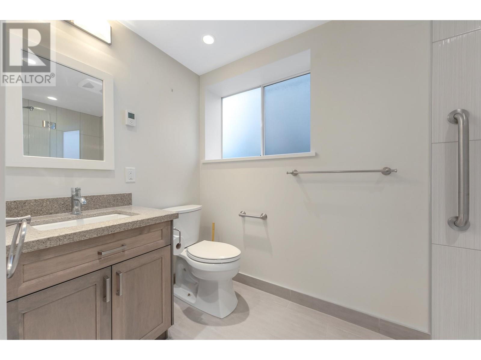 Listing Picture 29 of 35 : 3047 E 19TH AVENUE, Vancouver / 溫哥華 - 魯藝地產 Yvonne Lu Group - MLS Medallion Club Member