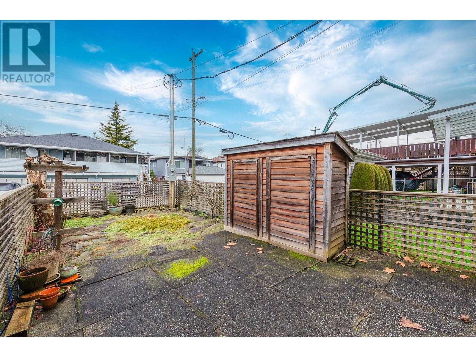 Listing Picture 32 of 35 : 3047 E 19TH AVENUE, Vancouver / 溫哥華 - 魯藝地產 Yvonne Lu Group - MLS Medallion Club Member