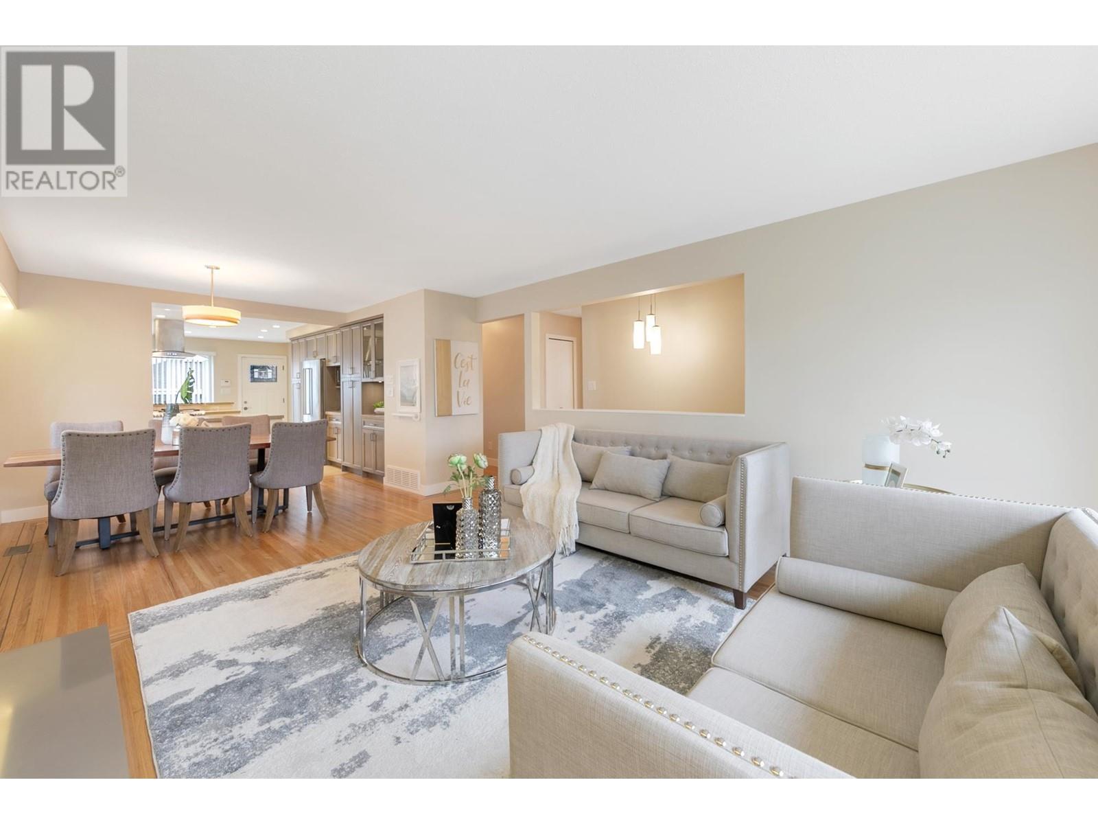 Listing Picture 7 of 35 : 3047 E 19TH AVENUE, Vancouver / 溫哥華 - 魯藝地產 Yvonne Lu Group - MLS Medallion Club Member