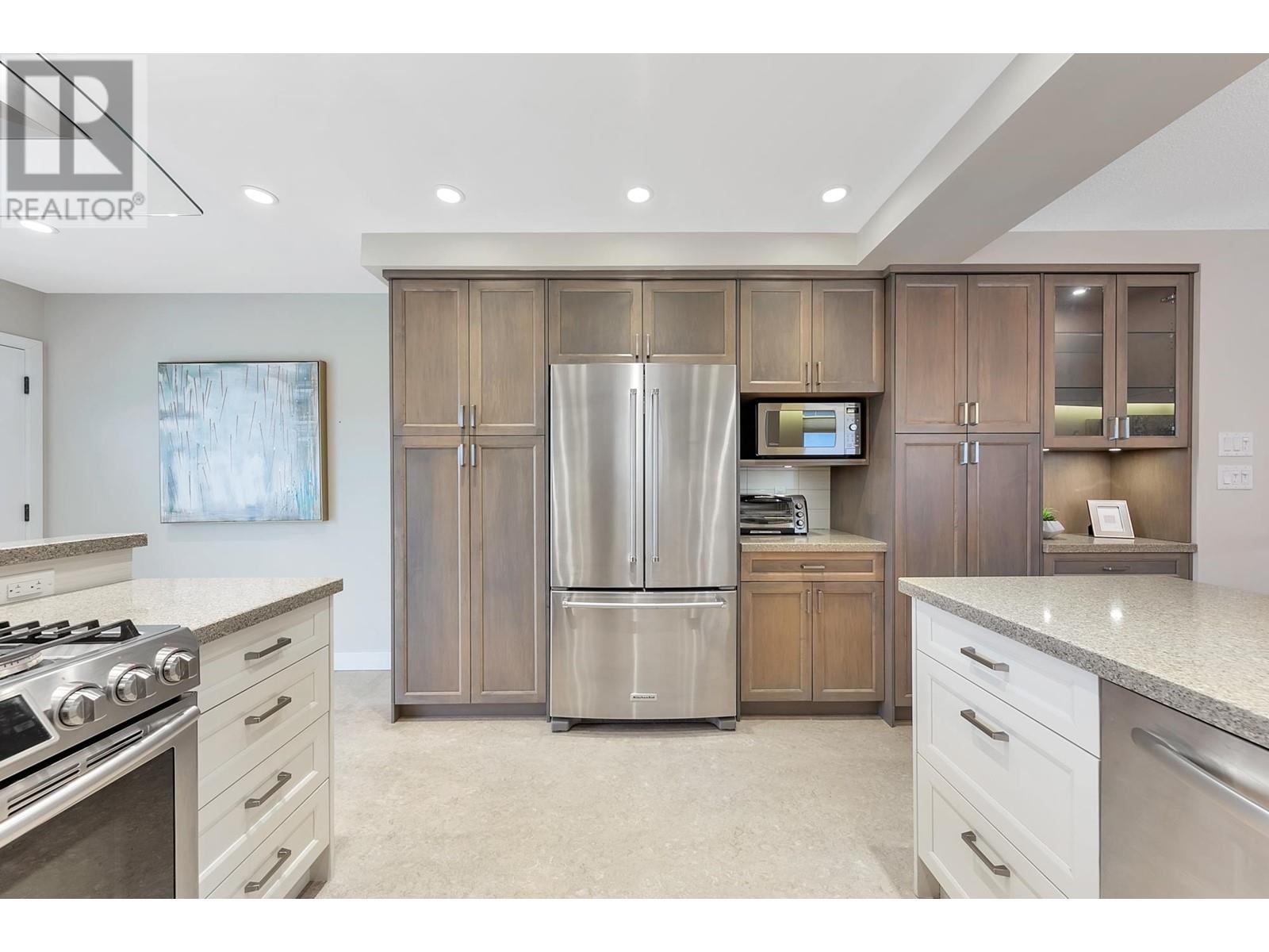 Listing Picture 8 of 35 : 3047 E 19TH AVENUE, Vancouver / 溫哥華 - 魯藝地產 Yvonne Lu Group - MLS Medallion Club Member