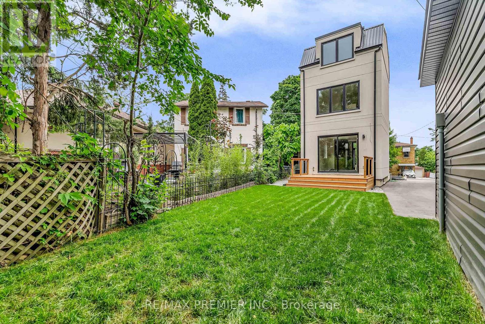 5 Wadsworth Boulevard, Toronto, Ontario  M9N 2G3 - Photo 27 - W11987333