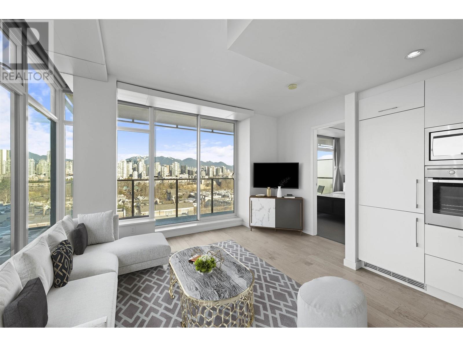 Listing Picture 2 of 37 : 703 2411 HEATHER STREET, Vancouver / 溫哥華 - 魯藝地產 Yvonne Lu Group - MLS Medallion Club Member