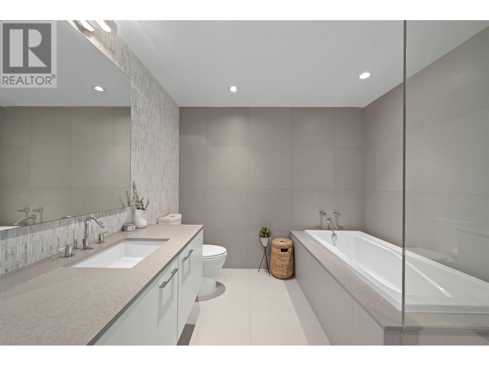 Listing Picture 24 of 37 : 703 2411 HEATHER STREET, Vancouver / 溫哥華 - 魯藝地產 Yvonne Lu Group - MLS Medallion Club Member