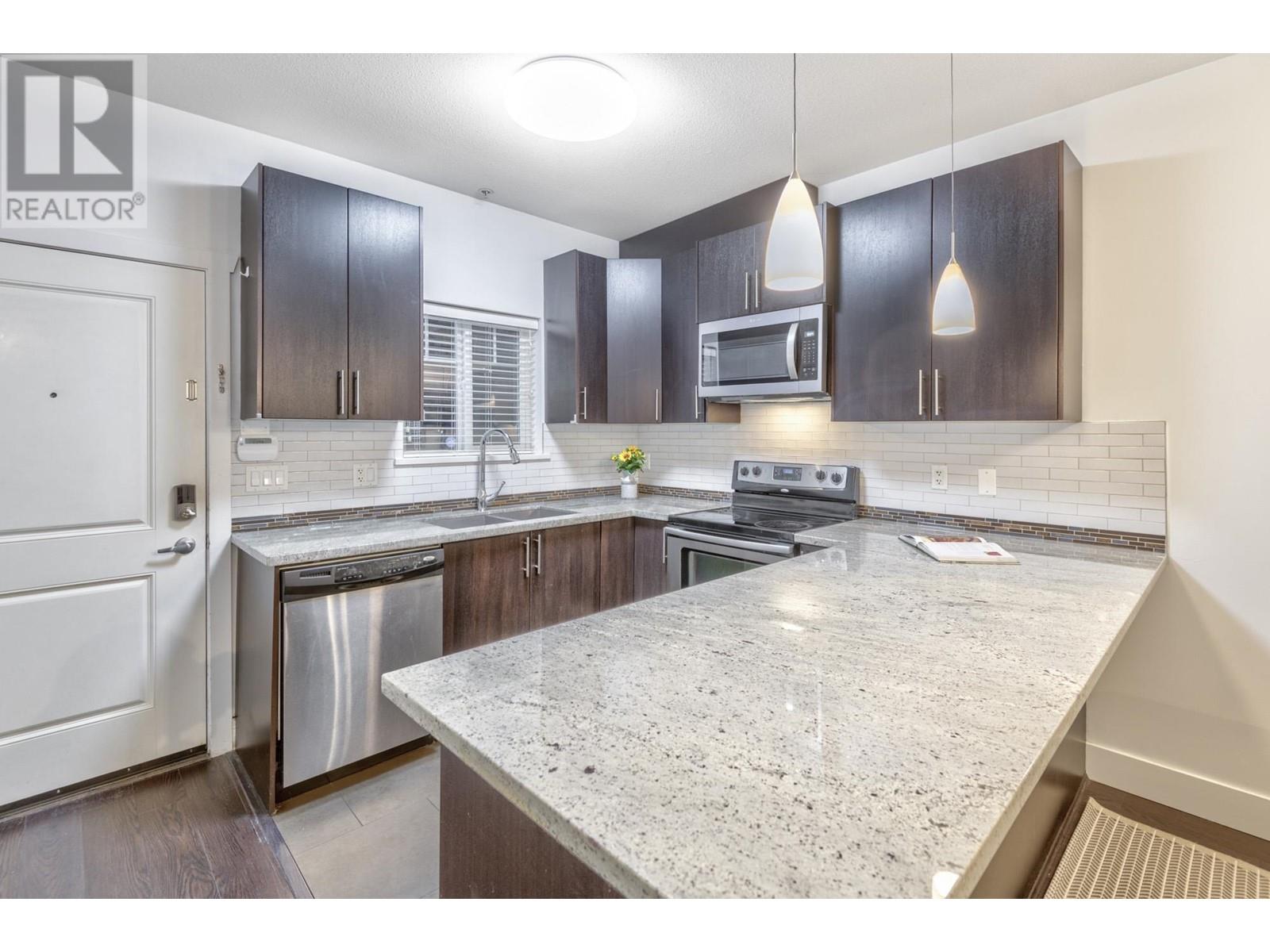 Listing Picture 4 of 30 : 109 368 ELLESMERE AVENUE, Burnaby / 本拿比 - 魯藝地產 Yvonne Lu Group - MLS Medallion Club Member