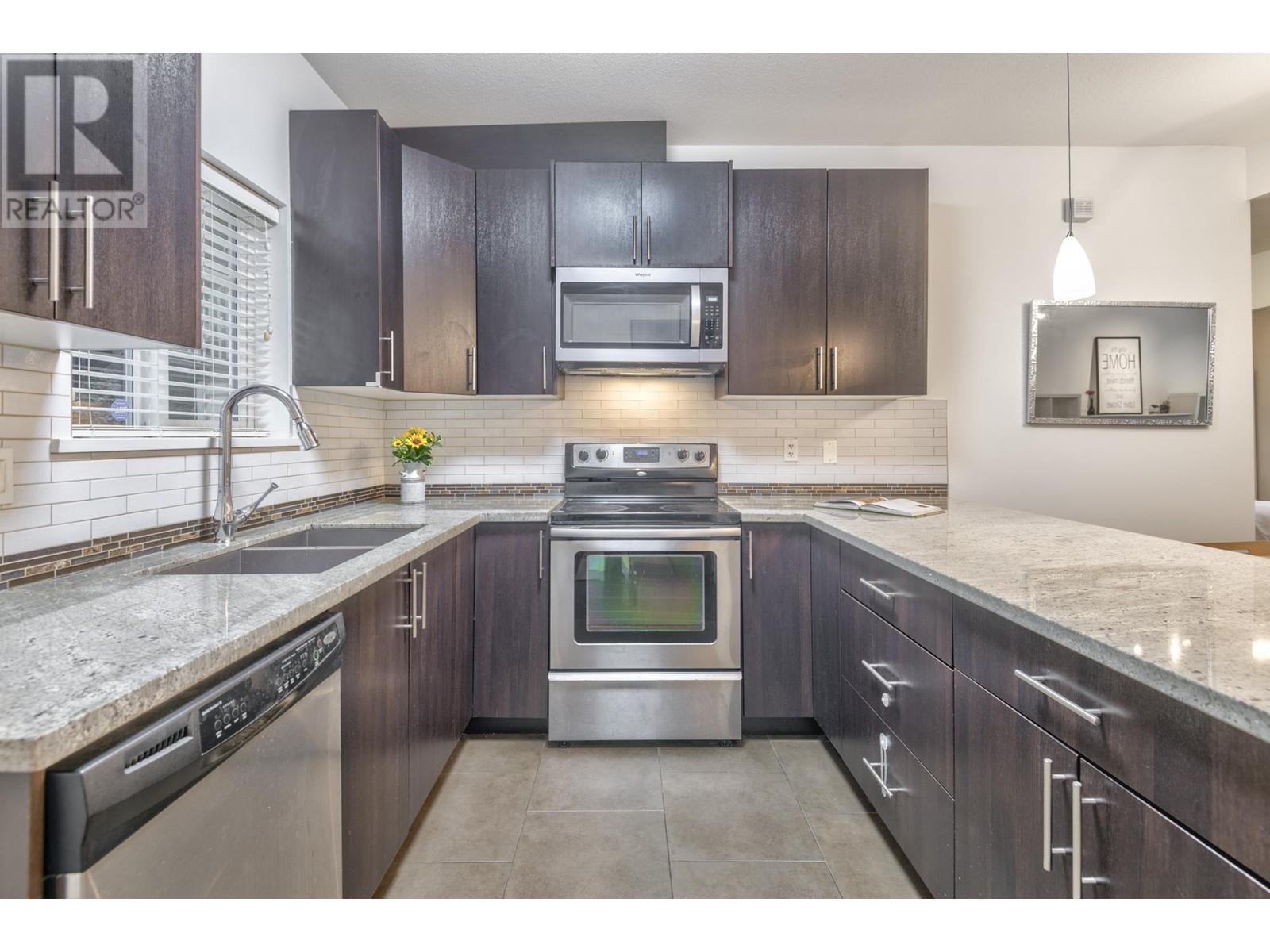 Listing Picture 3 of 30 : 109 368 ELLESMERE AVENUE, Burnaby / 本拿比 - 魯藝地產 Yvonne Lu Group - MLS Medallion Club Member