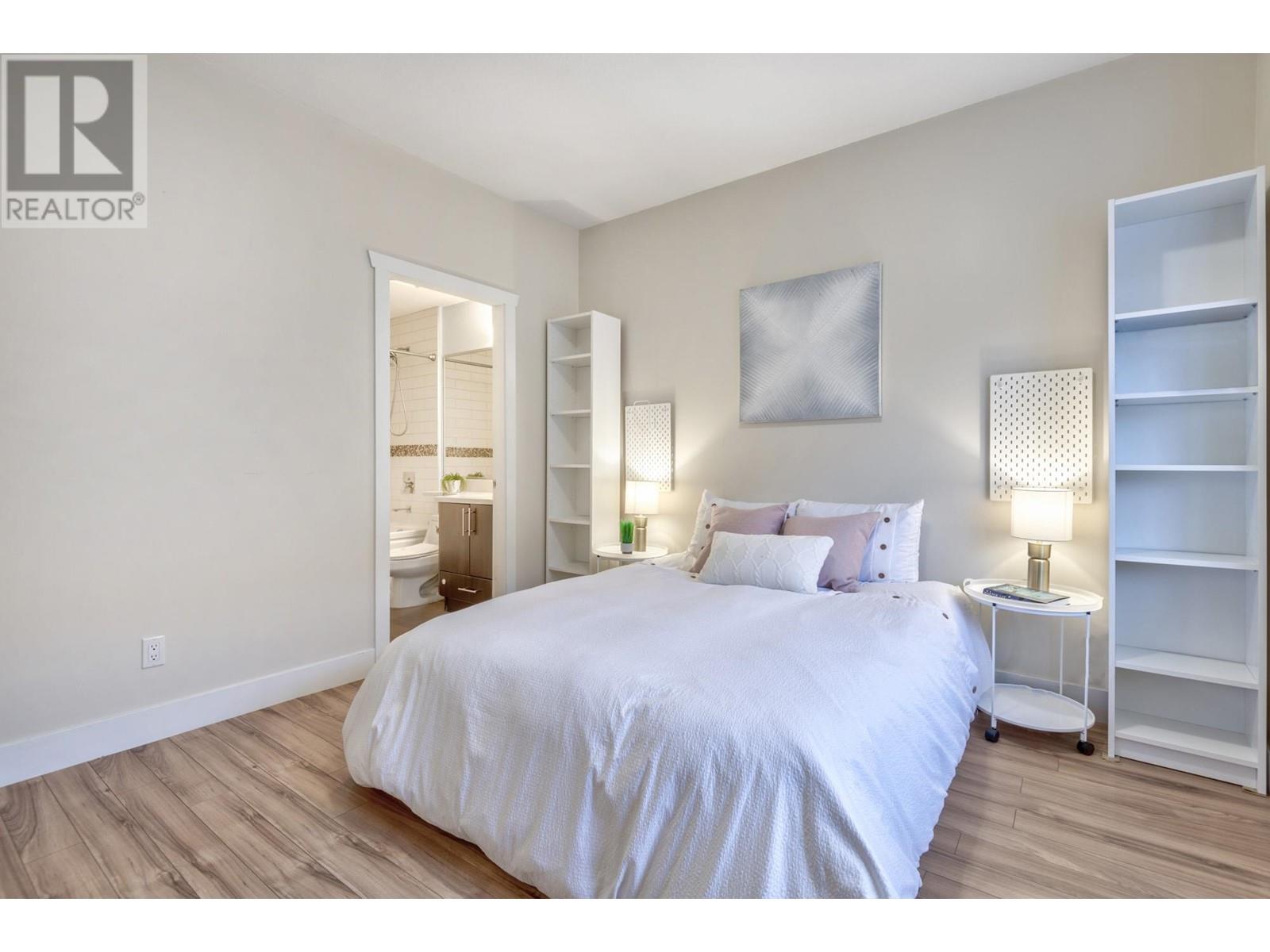 Listing Picture 17 of 30 : 109 368 ELLESMERE AVENUE, Burnaby / 本拿比 - 魯藝地產 Yvonne Lu Group - MLS Medallion Club Member