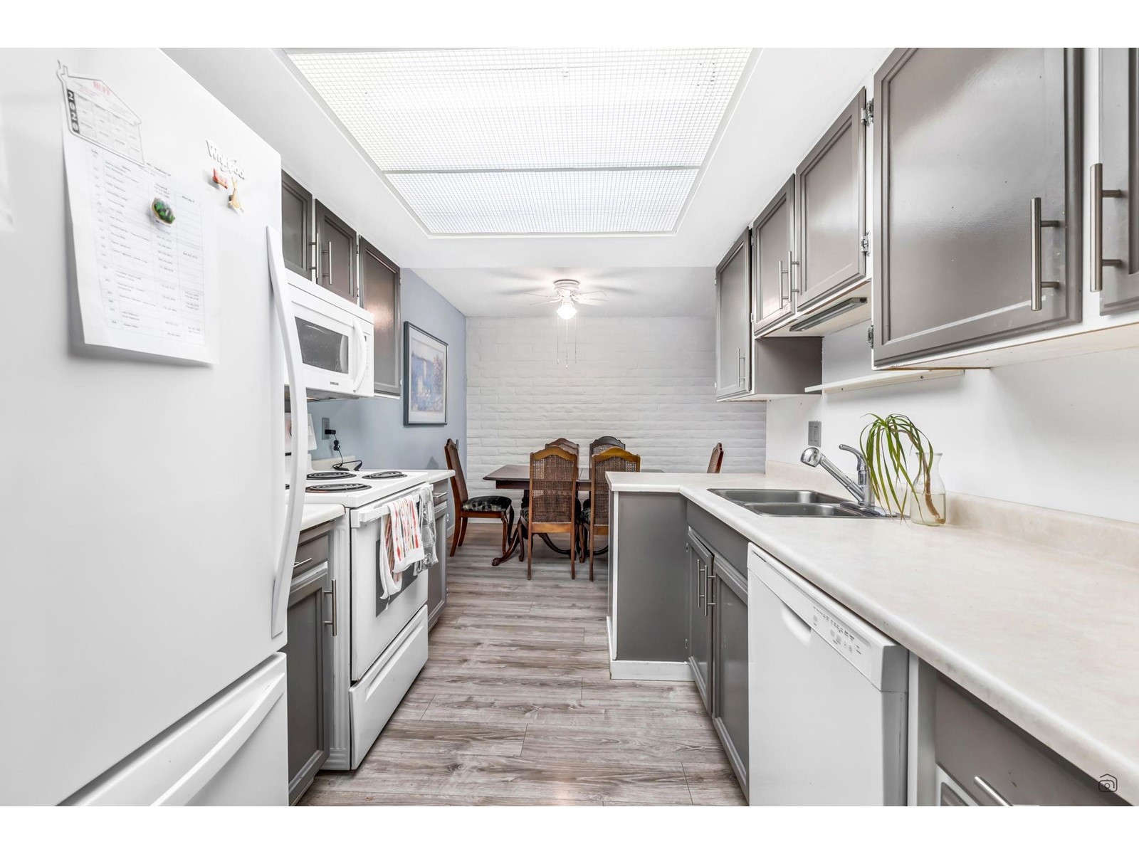 205 1351 Martin Street, White Rock, British Columbia  V4B 3W6 - Photo 13 - R2970327