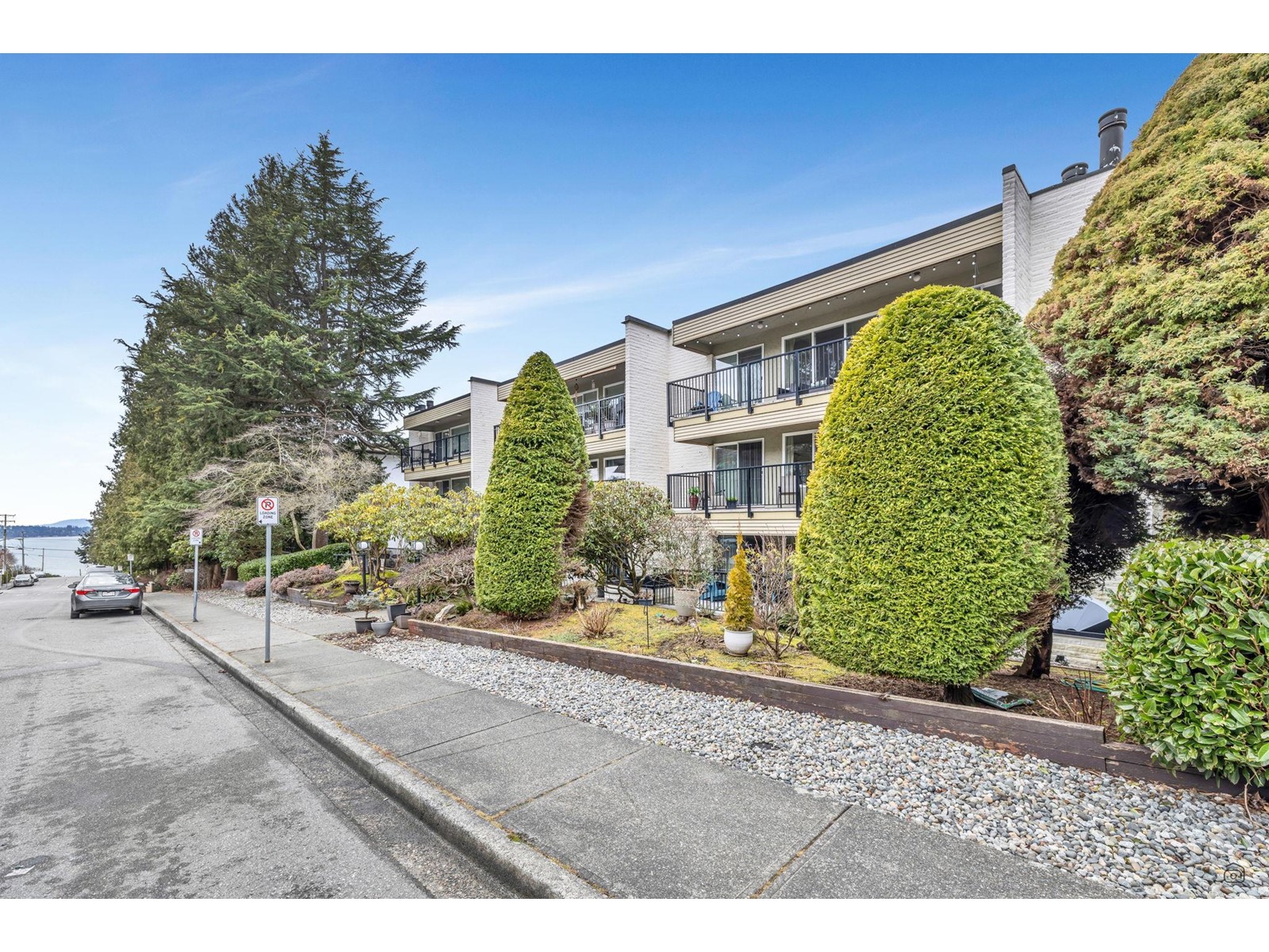 Property at 205 1351 MARTIN STREET image 2