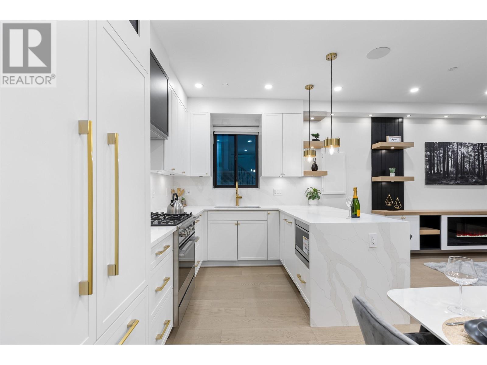 Listing Picture 7 of 20 : 1 76 E 45TH AVENUE, Vancouver / 溫哥華 - 魯藝地產 Yvonne Lu Group - MLS Medallion Club Member