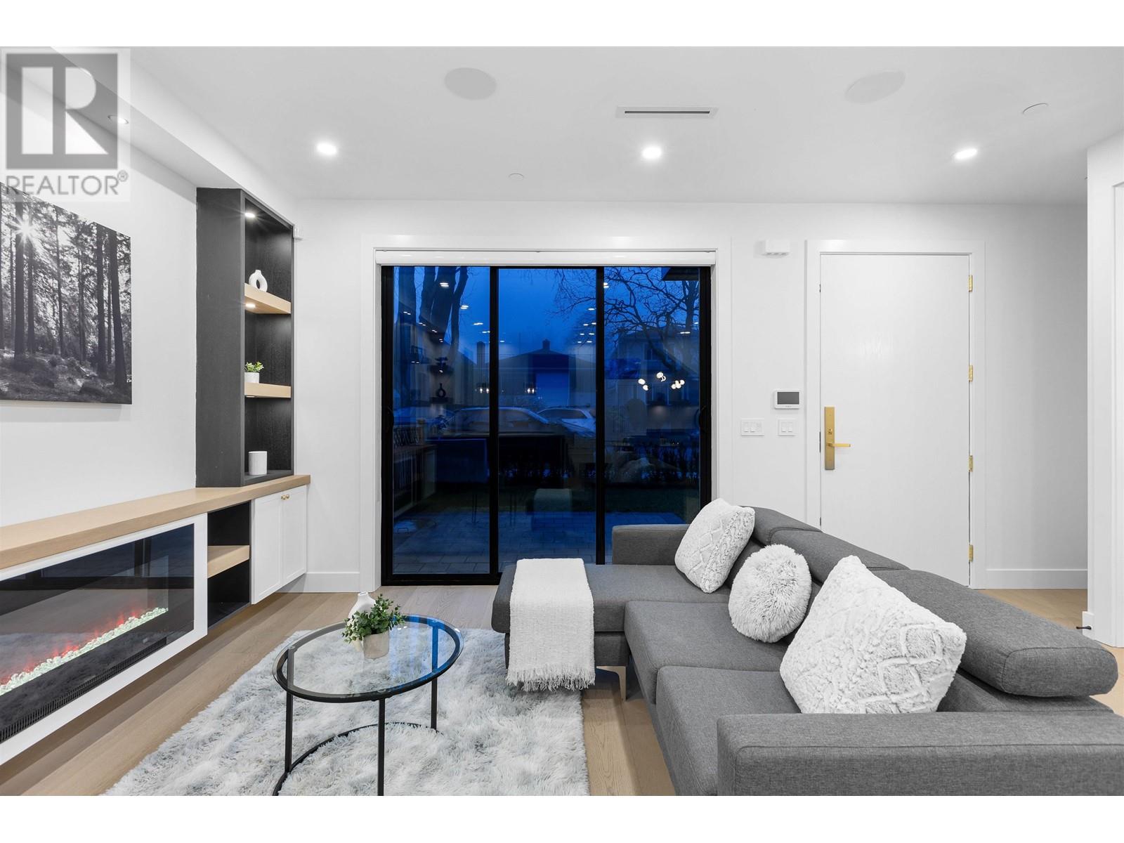 Listing Picture 4 of 20 : 1 76 E 45TH AVENUE, Vancouver / 溫哥華 - 魯藝地產 Yvonne Lu Group - MLS Medallion Club Member