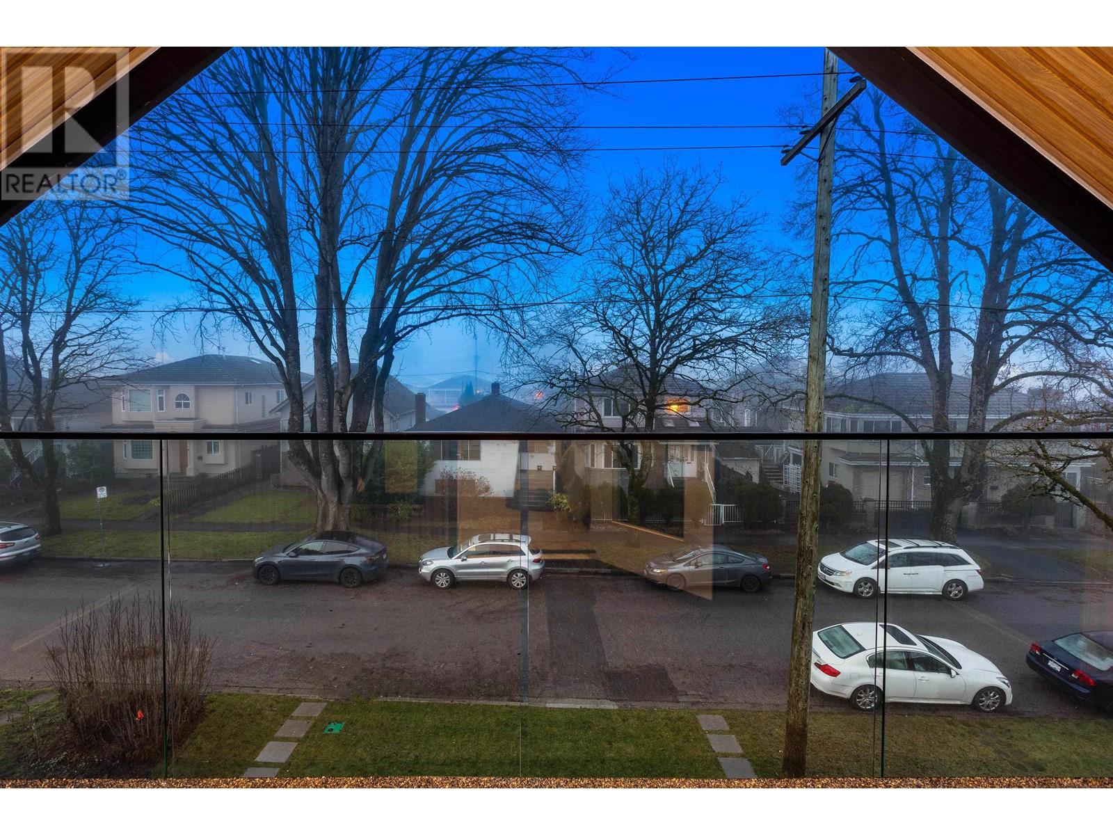 Listing Picture 17 of 20 : 1 76 E 45TH AVENUE, Vancouver / 溫哥華 - 魯藝地產 Yvonne Lu Group - MLS Medallion Club Member