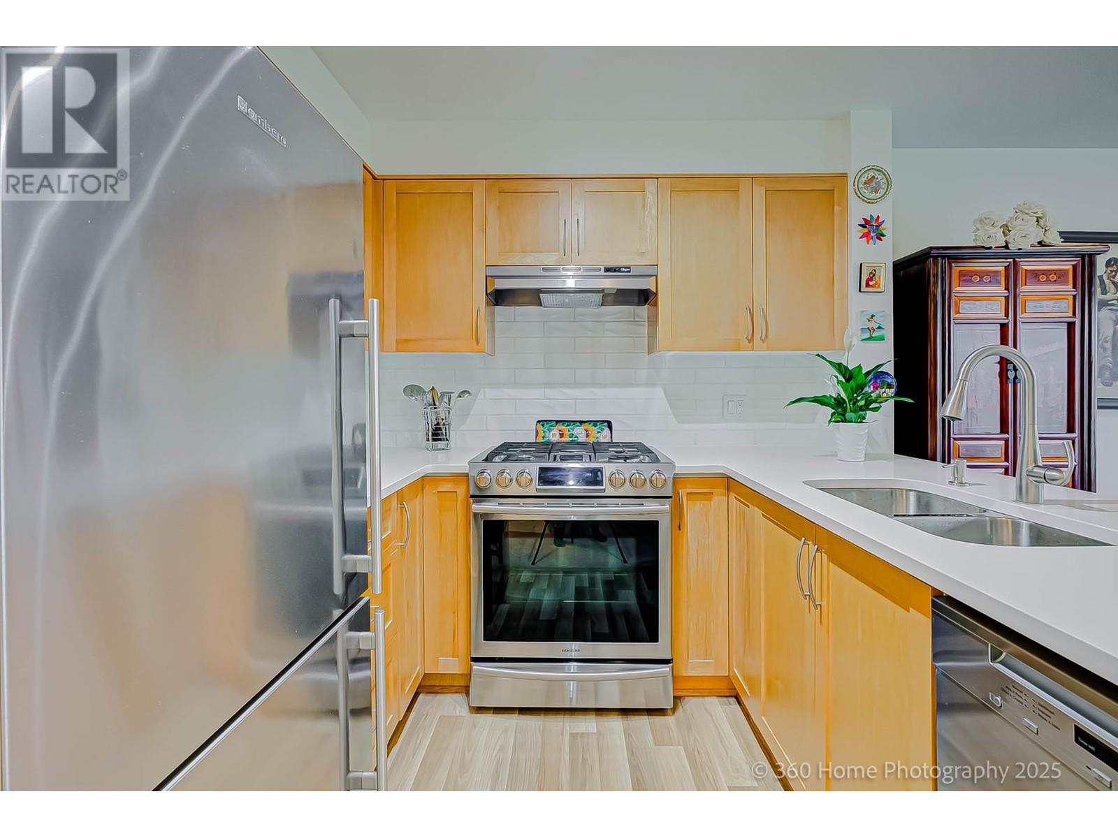 Listing Picture 5 of 13 : 302 1868 W 5TH AVENUE, Vancouver / 溫哥華 - 魯藝地產 Yvonne Lu Group - MLS Medallion Club Member