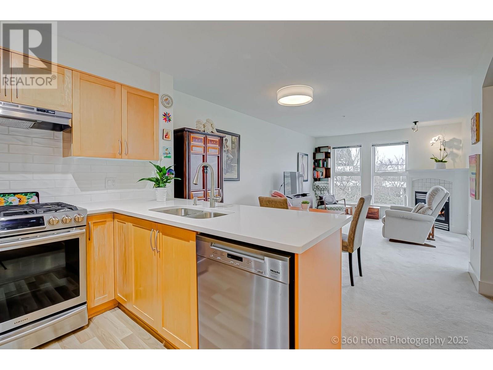 Listing Picture 6 of 13 : 302 1868 W 5TH AVENUE, Vancouver / 溫哥華 - 魯藝地產 Yvonne Lu Group - MLS Medallion Club Member