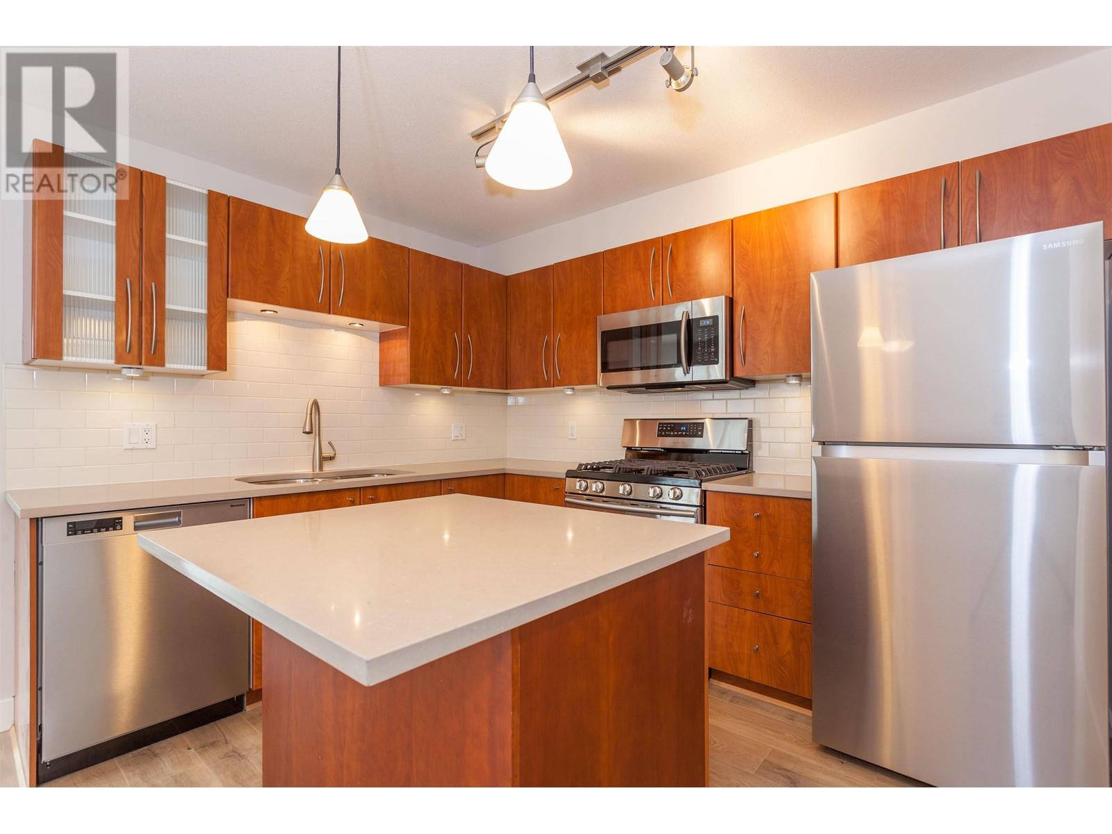 Listing Picture 7 of 14 : 306 736 W 14TH AVENUE, Vancouver / 溫哥華 - 魯藝地產 Yvonne Lu Group - MLS Medallion Club Member