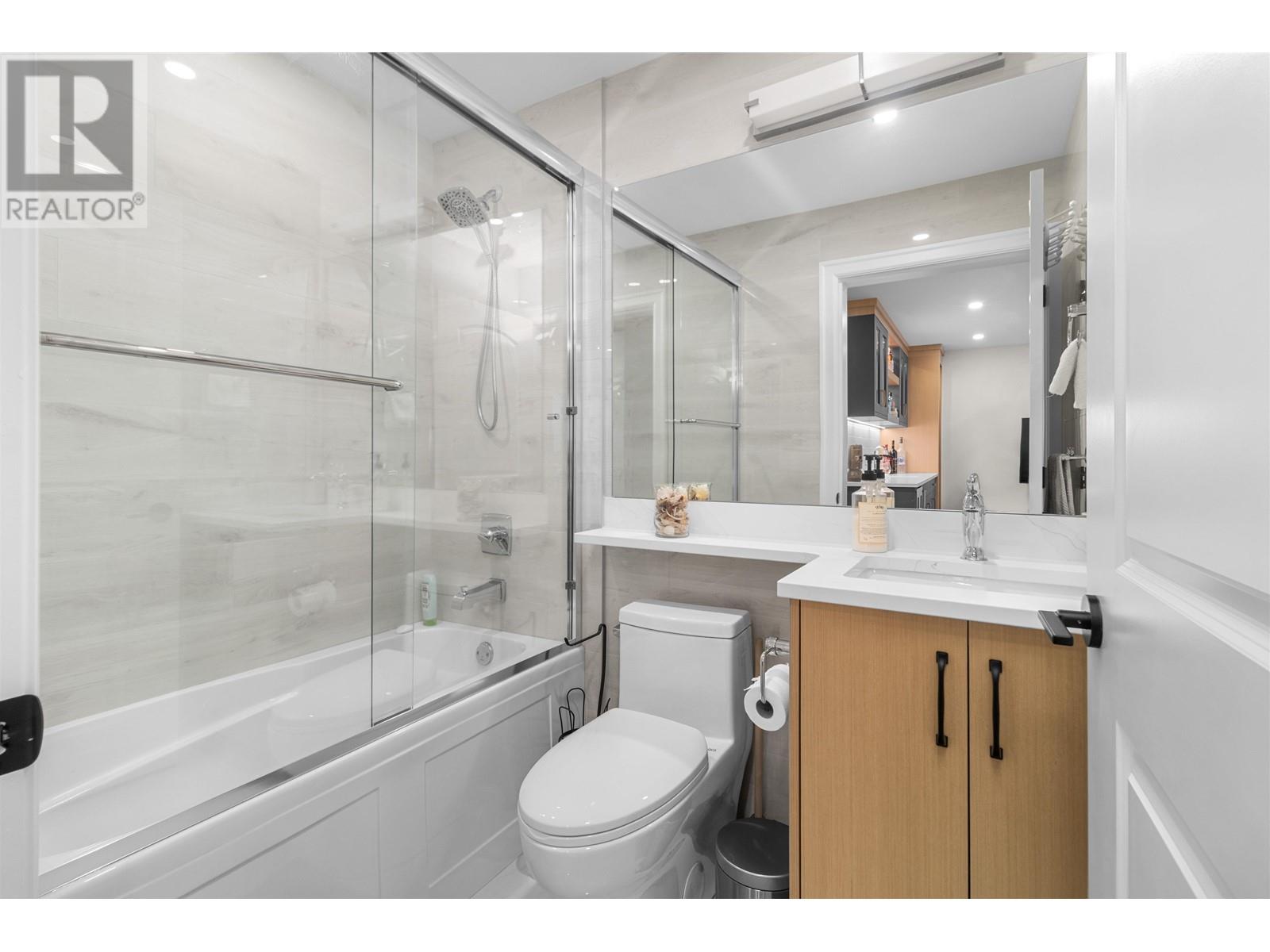 Listing Picture 17 of 39 : 7662 FRENCH STREET, Vancouver / 溫哥華 - 魯藝地產 Yvonne Lu Group - MLS Medallion Club Member