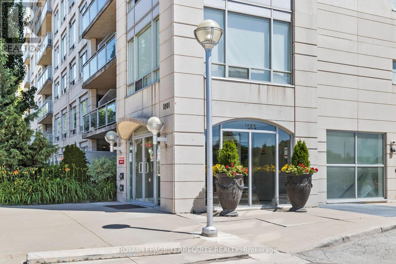 Property at 201 - 1801 BAYVIEW AVENUE image 2