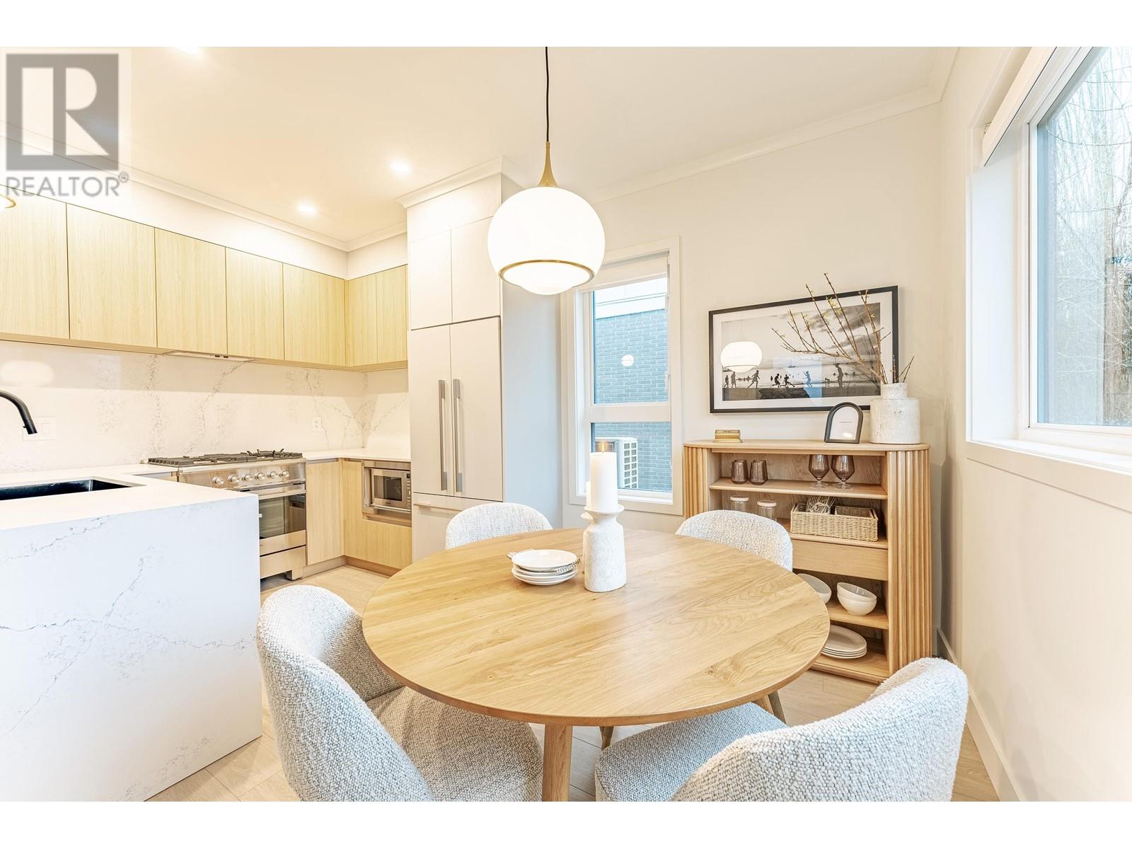 Listing Picture 2 of 4 : 2 8300 NO.3 ROAD, Richmond / 烈治文 - 魯藝地產 Yvonne Lu Group - MLS Medallion Club Member