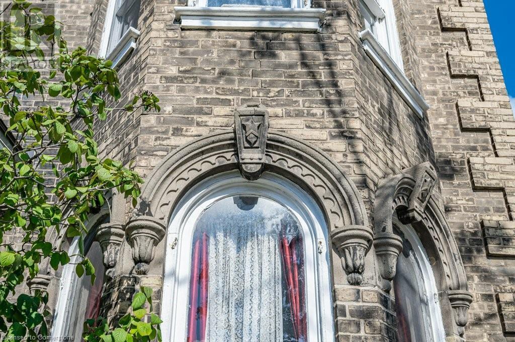 Property at 153 BRANT Avenue image 5