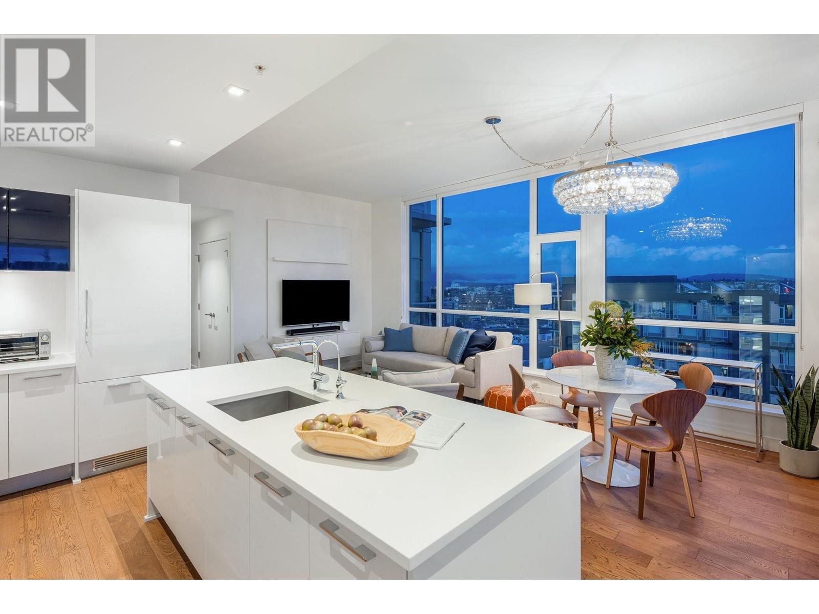 Listing Picture 17 of 40 : 1601 108 E 1ST AVENUE, Vancouver / 溫哥華 - 魯藝地產 Yvonne Lu Group - MLS Medallion Club Member