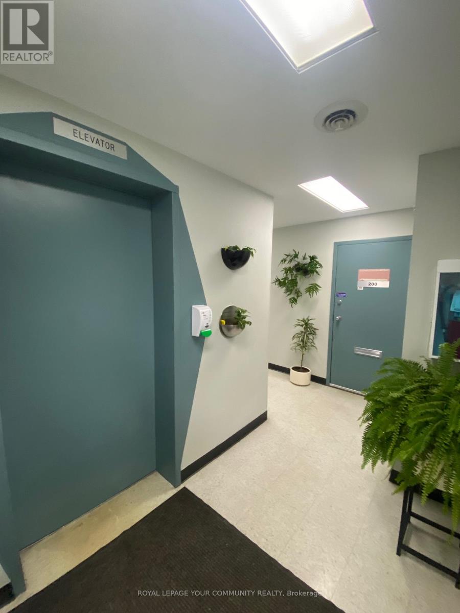 Unit 200 - 2560 Gerrard Street E, Toronto, Ontario  M1N 1W8 - Photo 2 - E11988070