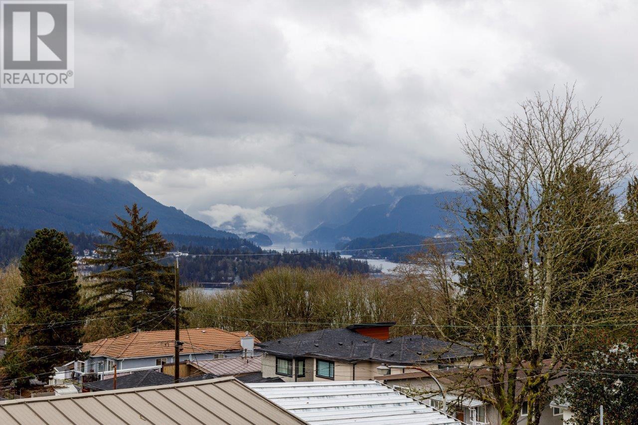 Listing Picture 28 of 39 : 26 N STRATFORD AVENUE, Burnaby / 本拿比 - 魯藝地產 Yvonne Lu Group - MLS Medallion Club Member
