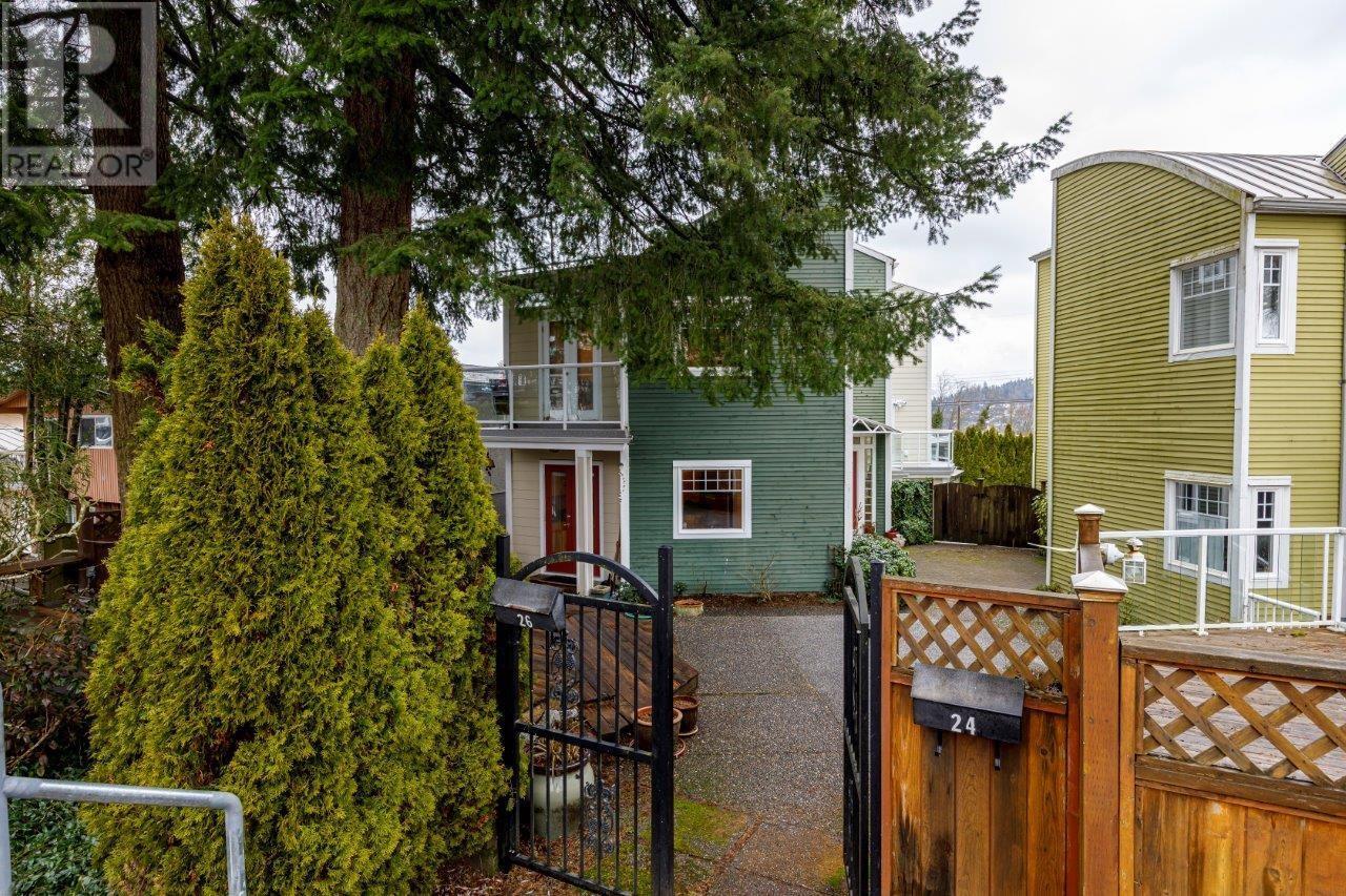 26 N STRATFORD AVENUE, Burnaby