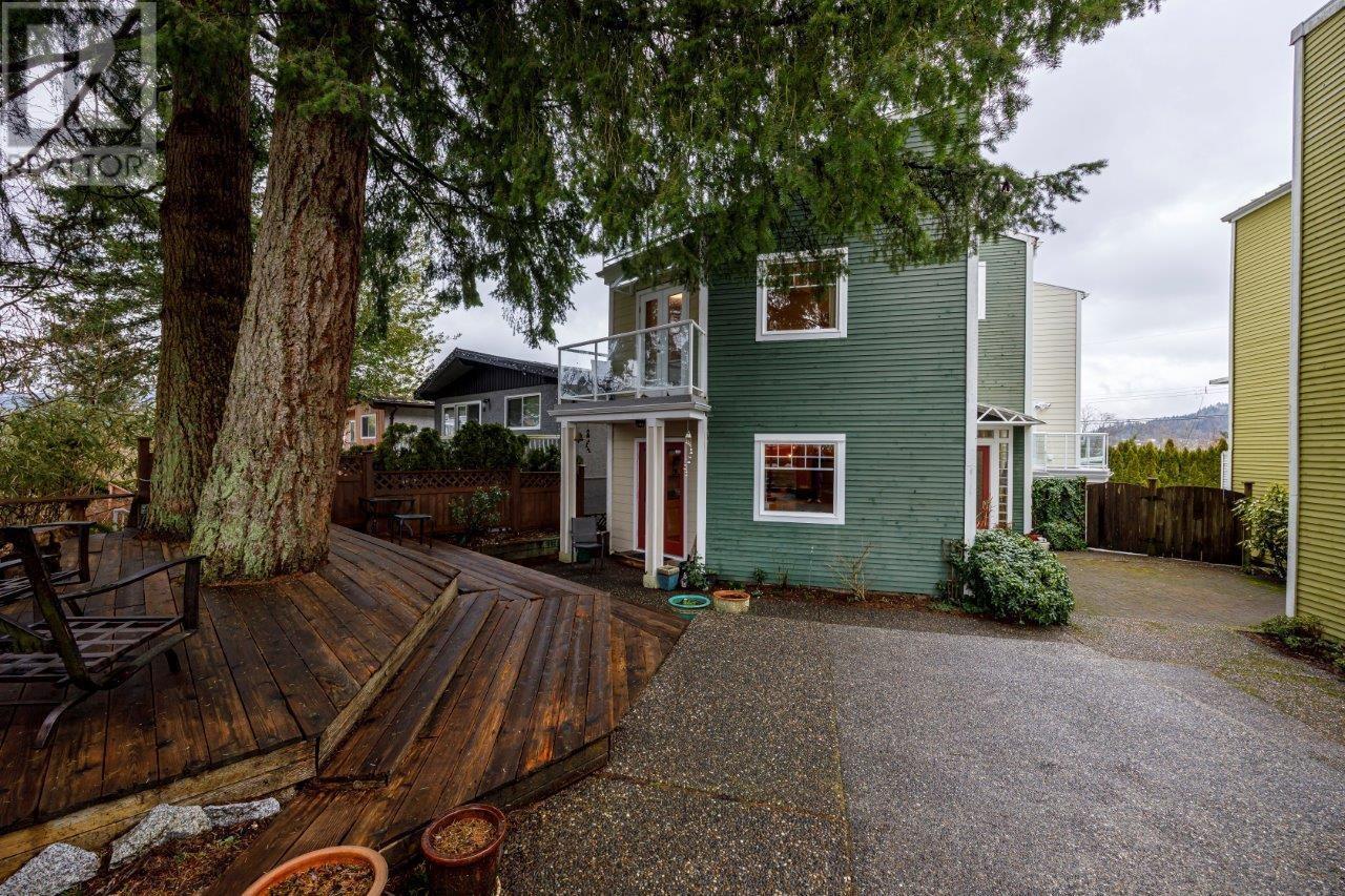 Listing Picture 2 of 39 : 26 N STRATFORD AVENUE, Burnaby / 本拿比 - 魯藝地產 Yvonne Lu Group - MLS Medallion Club Member