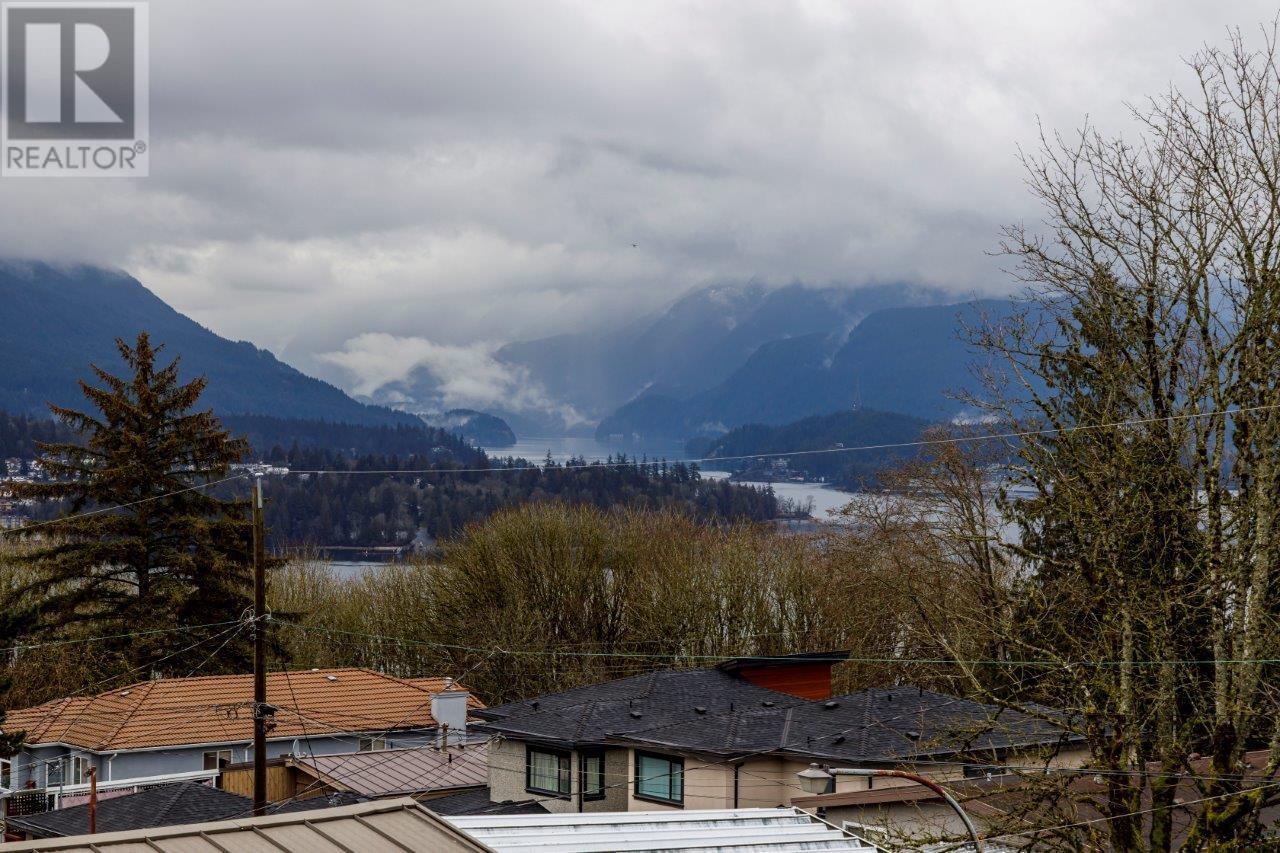 Listing Picture 29 of 39 : 26 N STRATFORD AVENUE, Burnaby / 本拿比 - 魯藝地產 Yvonne Lu Group - MLS Medallion Club Member