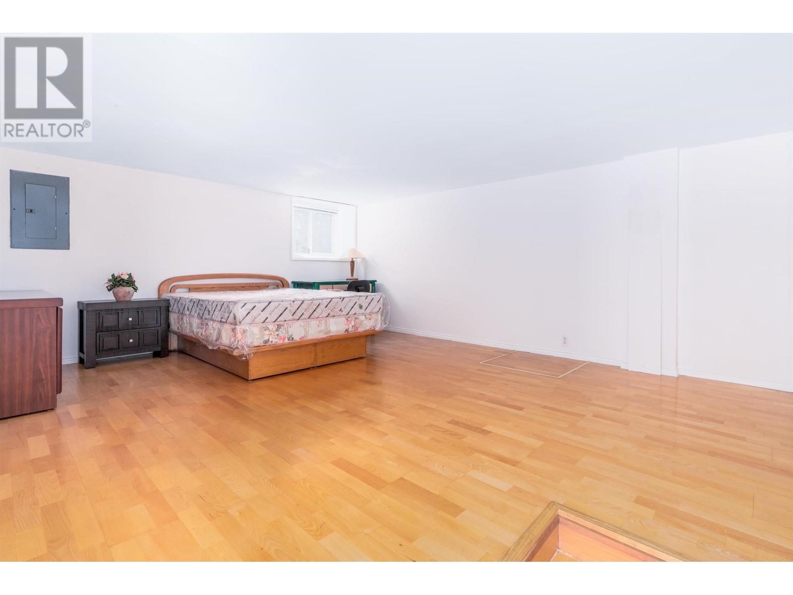 Listing Picture 18 of 23 : 5808 HOLLAND STREET, Vancouver / 溫哥華 - 魯藝地產 Yvonne Lu Group - MLS Medallion Club Member